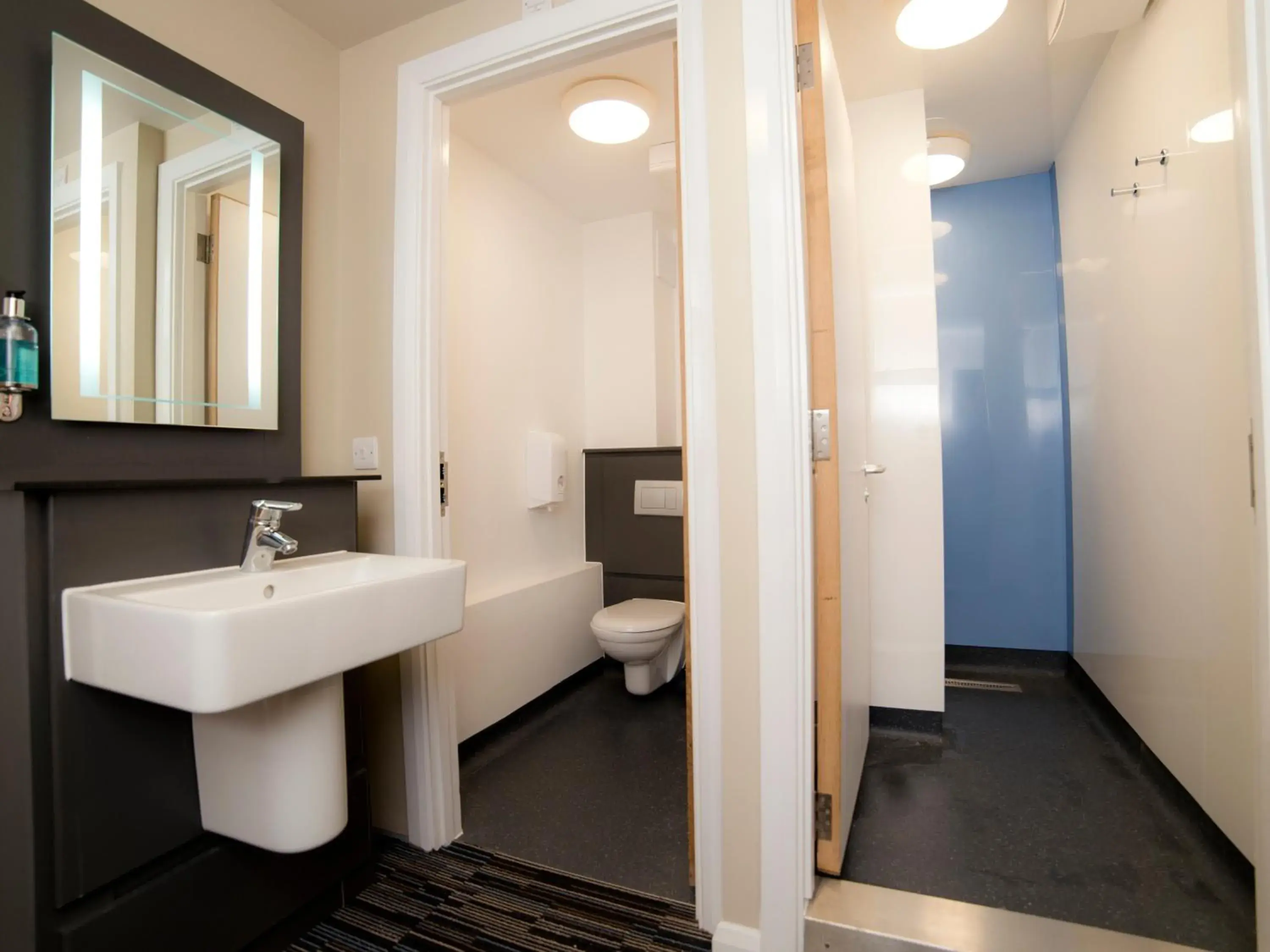 Twin Room with Shared Bathroom in YHA Cambridge Twin Room with Shared Bathroom in YHA Cambridge