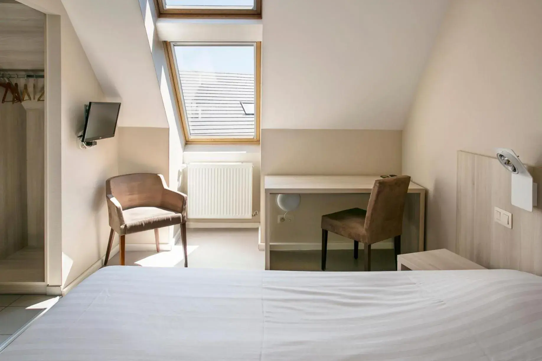 Double Room in La Couronne Double Room in La Couronne