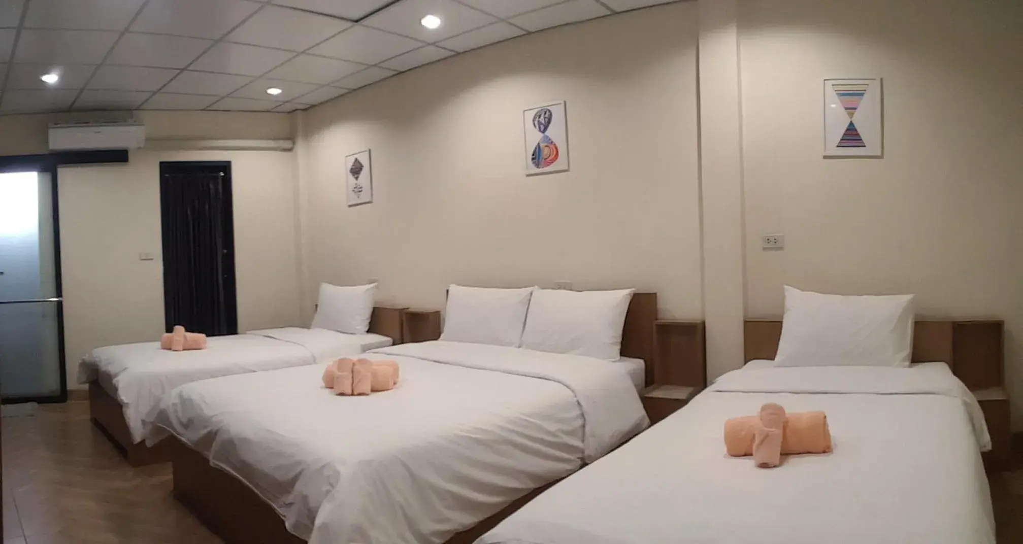 Quadruple Room with Private Bathroom in Double D Rooms & Cafe Quadruple Room with Private Bathroom in Double D Rooms & Cafe