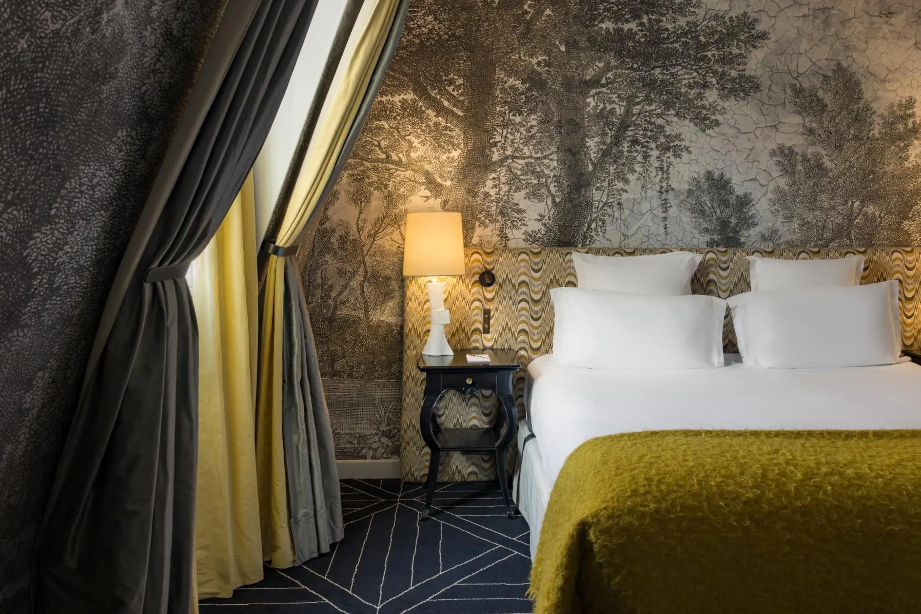 Quadruple Room in Le Pavillon de la Reine & Spa, Place des Vosges Quadruple Room in Le Pavillon de la Reine & Spa, Place des Vosges