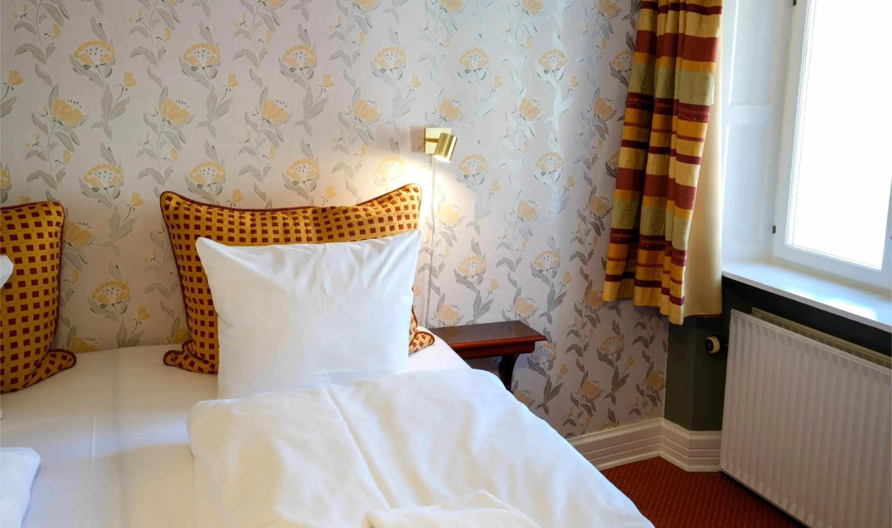 Double or Twin Room with view to pedestrian street of Ribe the - single occupancy in Hotel Dagmar Double or Twin Room with view to pedestrian street of Ribe the - single occupancy in Hotel Dagmar