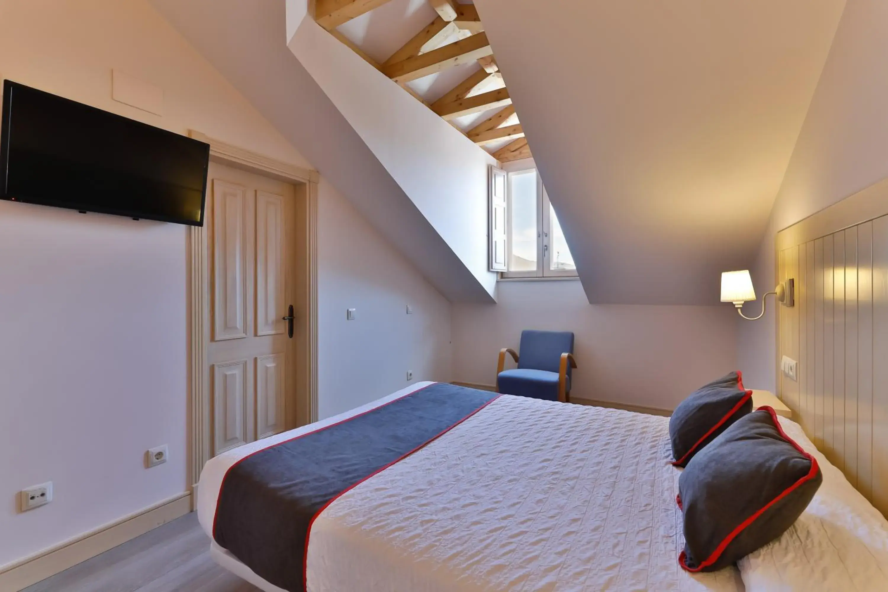 Superior Double Room - single occupancy in Hostal La Chata by Vivere Stays Superior Double Room - single occupancy in Hostal La Chata by Vivere Stays