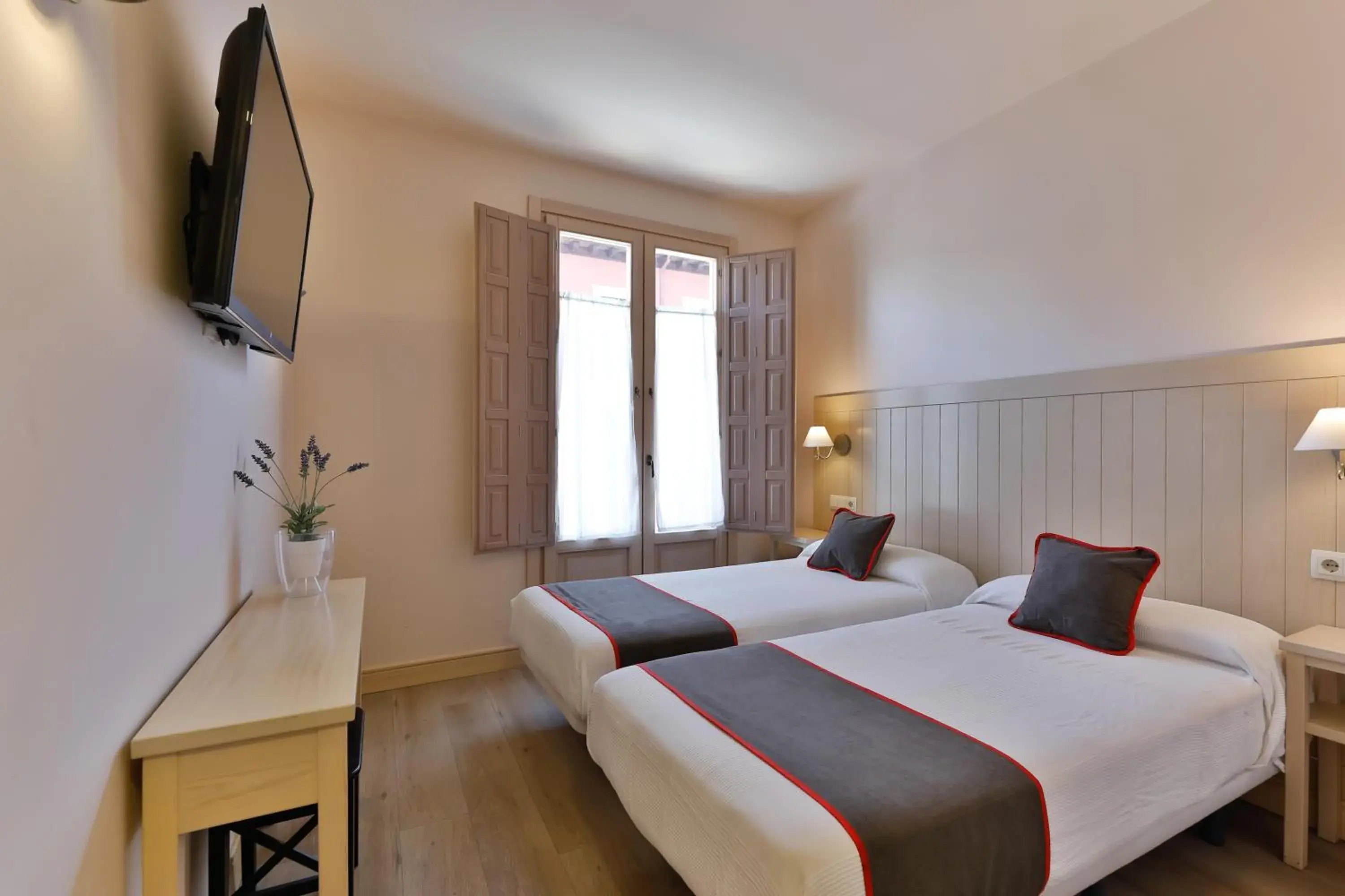 Twin Room - single occupancy in Hostal La Chata by Vivere Stays Twin Room - single occupancy in Hostal La Chata by Vivere Stays