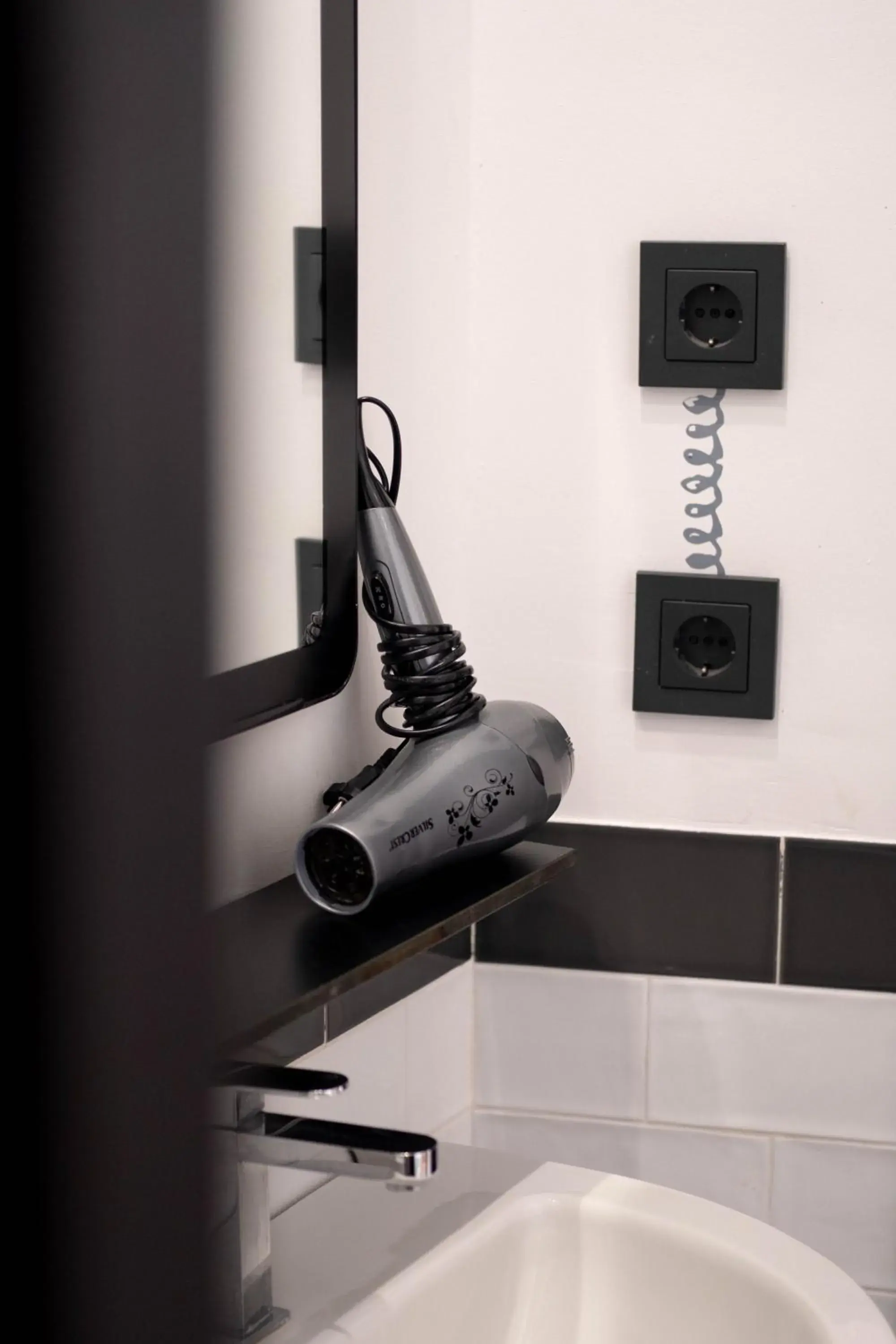 Comfort Quadruple Room in U-Sense For You Hostel Sevilla Comfort Quadruple Room in U-Sense For You Hostel Sevilla