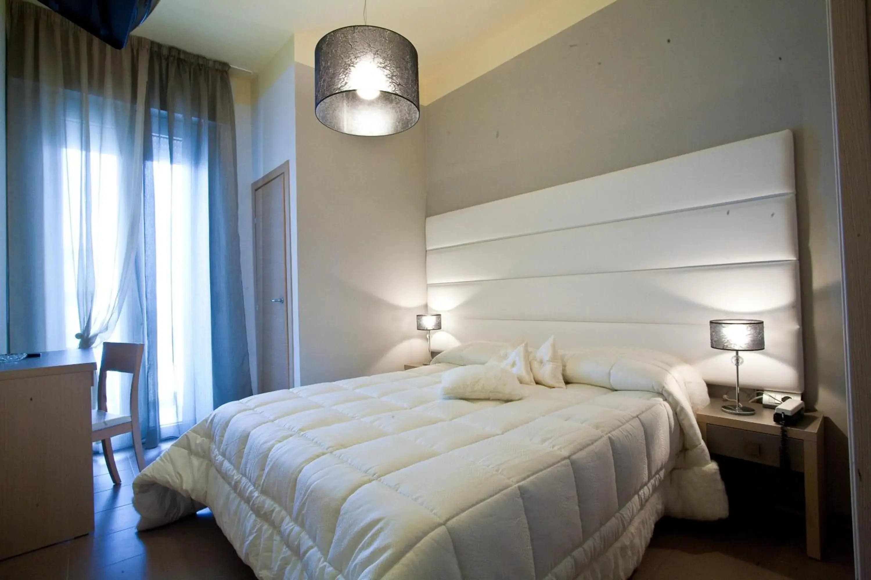 Comfort Double or Twin Room in Hotel Villa Paola Comfort Double or Twin Room in Hotel Villa Paola