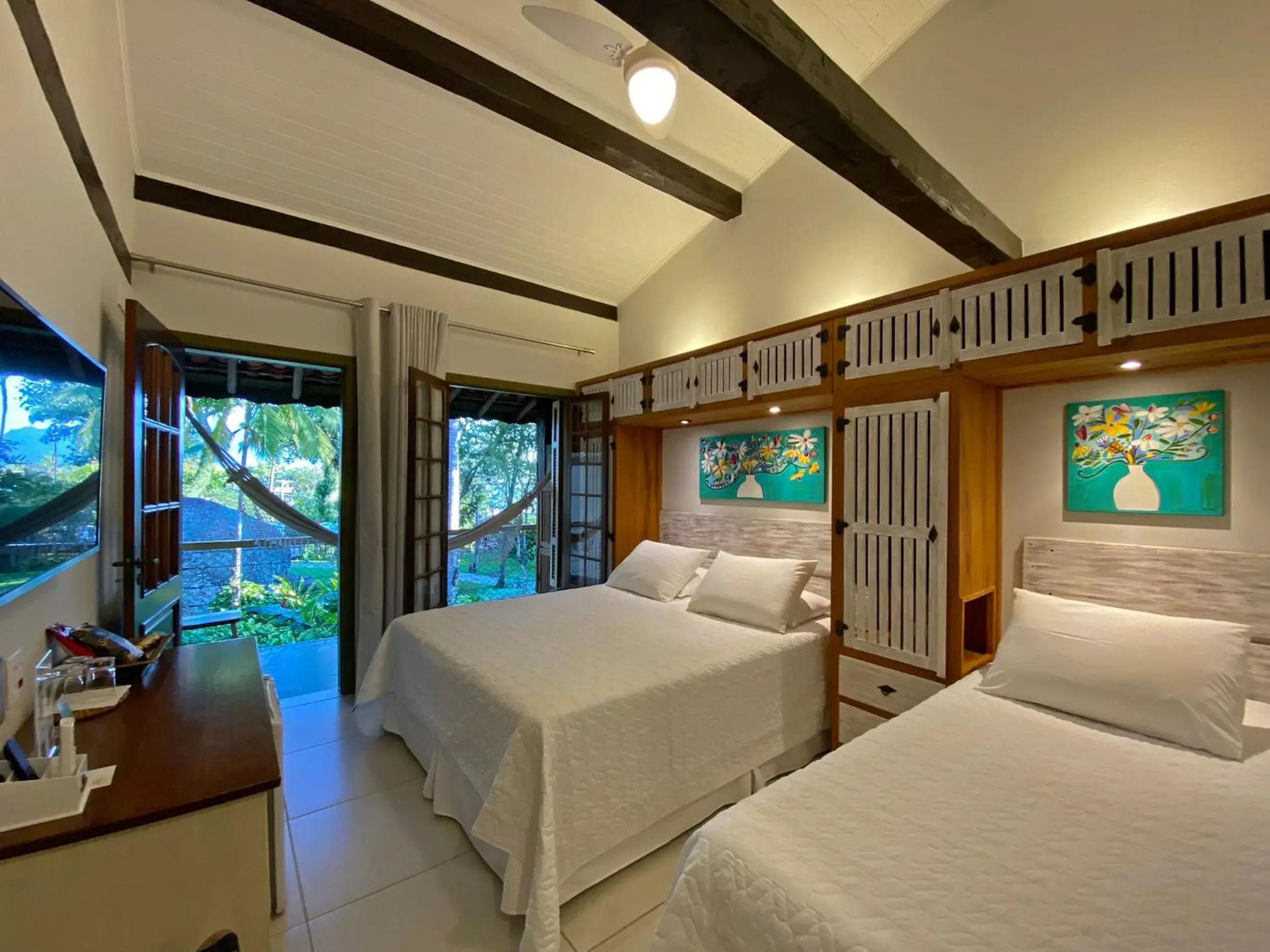 Deluxe Triple Room with Balcony in Porto Pacuíba Hotel Deluxe Triple Room with Balcony in Porto Pacuíba Hotel