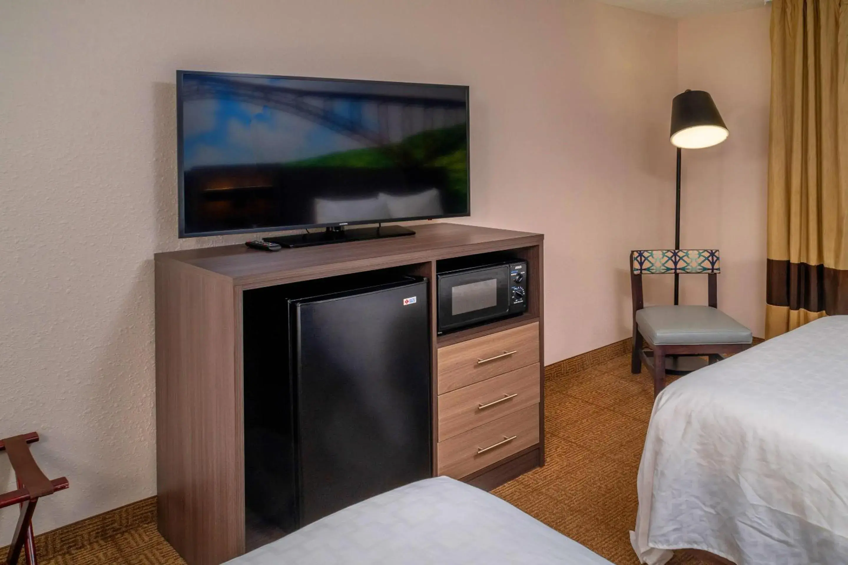 Double Room with Two Double Beds - Non-Smoking/Pet Friendly in Clarion Pointe Beckley Double Room with Two Double Beds - Non-Smoking/Pet Friendly in Clarion Pointe Beckley