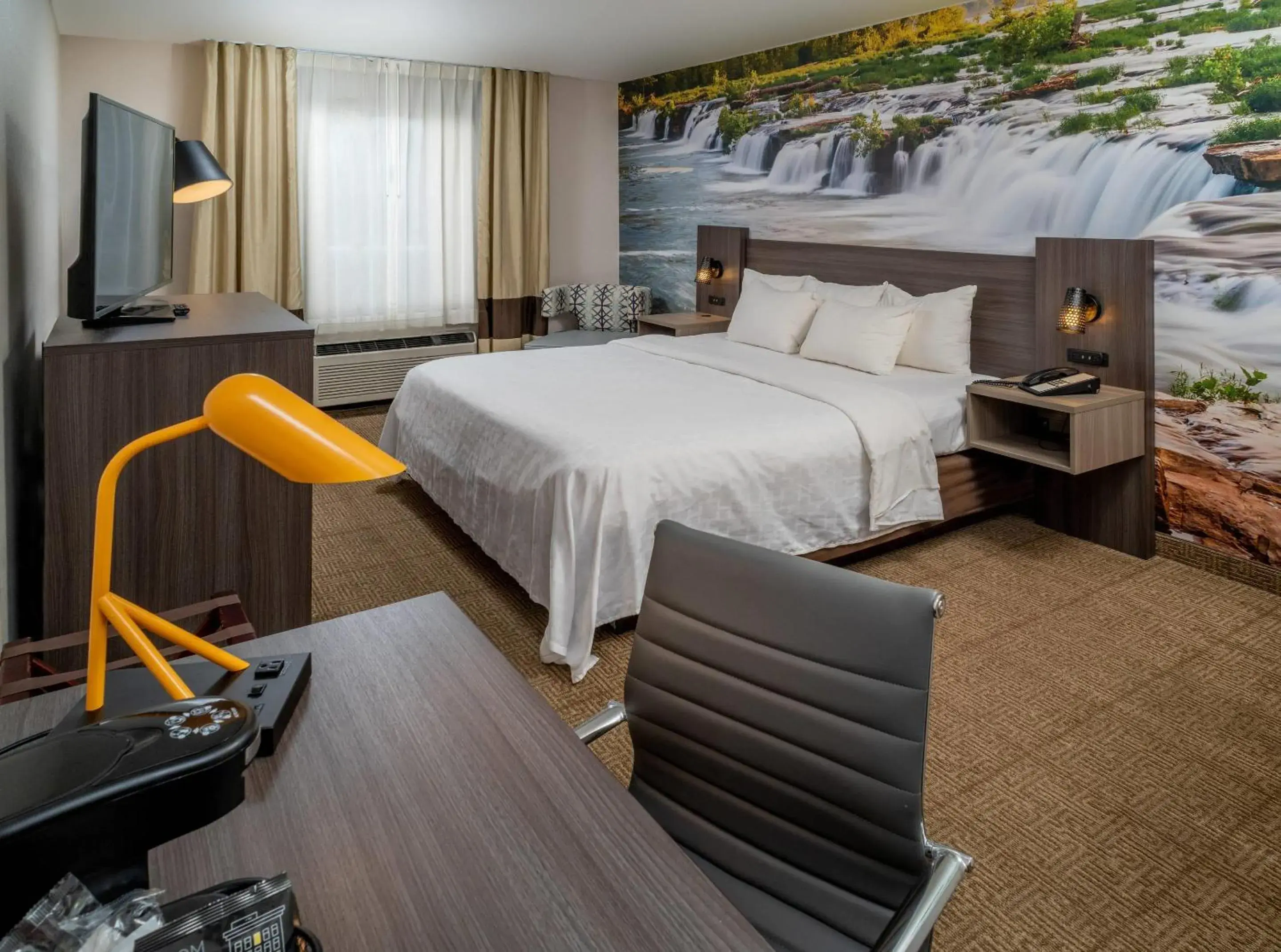 King Room - Non-Smoking in Clarion Pointe Beckley King Room - Non-Smoking in Clarion Pointe Beckley