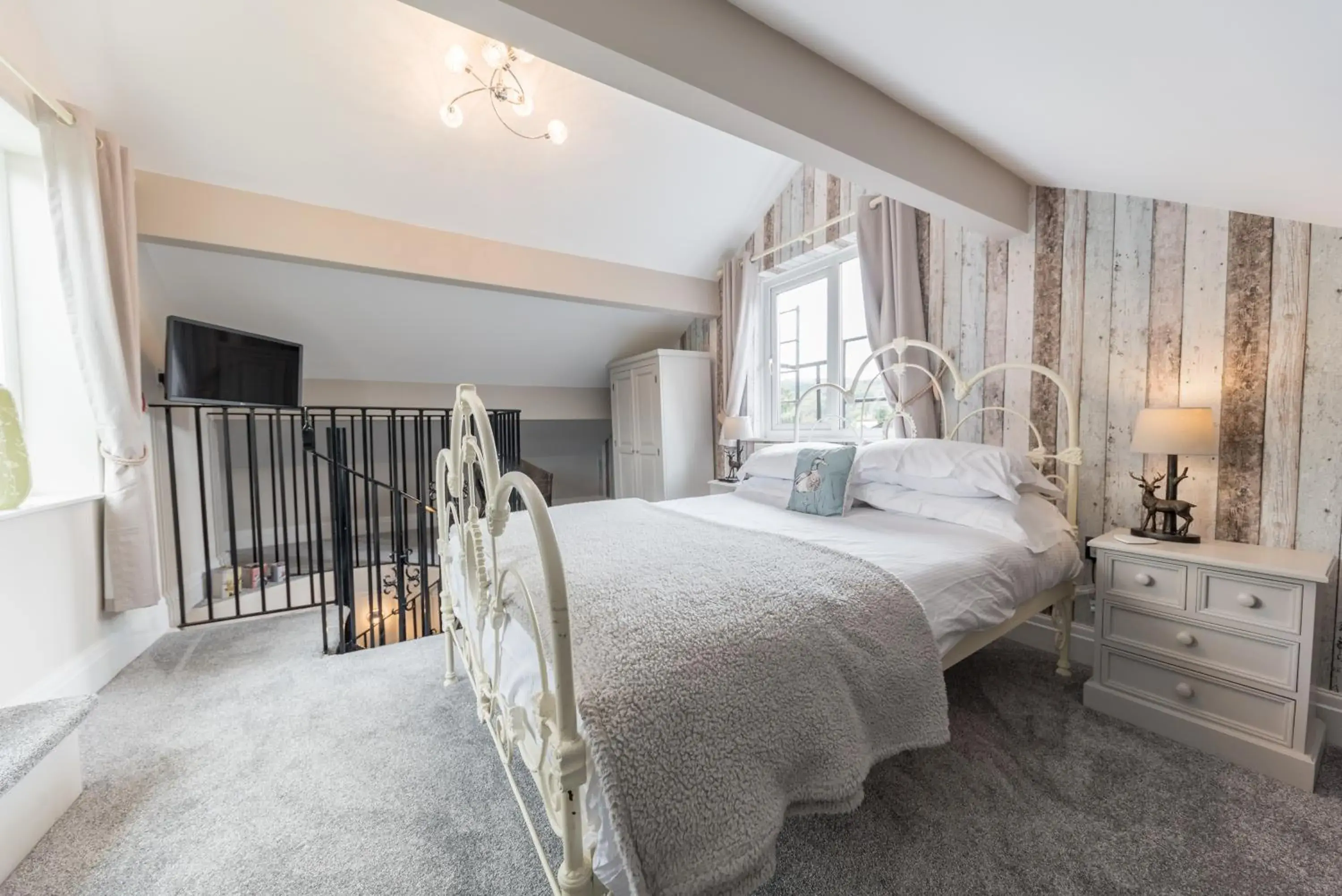 Double Room with Mountain View in Heidi's Grasmere Lodge Double Room with Mountain View in Heidi's Grasmere Lodge