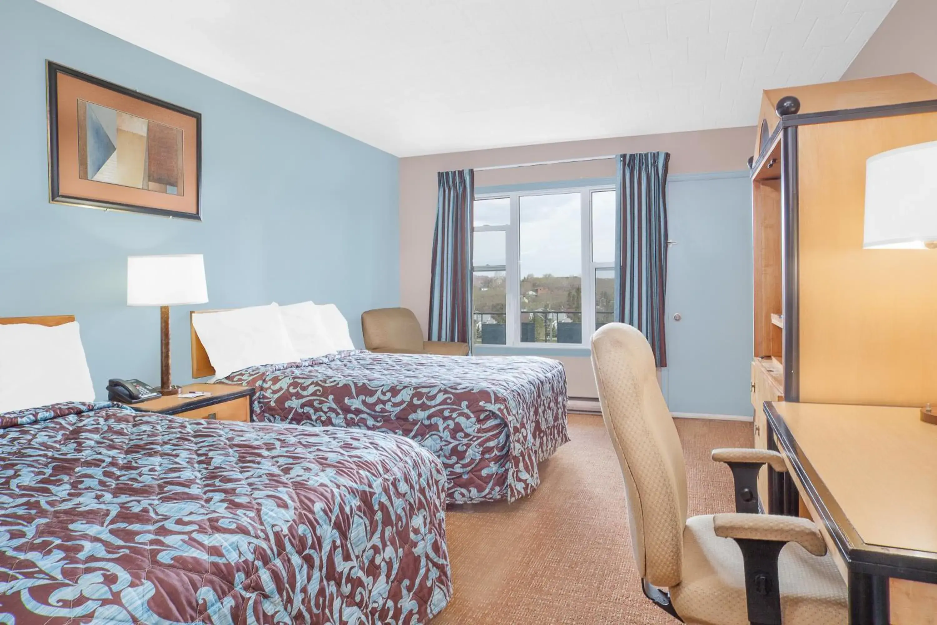 Queen Room with Two Queen Beds - Non-Smoking in Belmont Inn Queen Room with Two Queen Beds - Non-Smoking in Belmont Inn