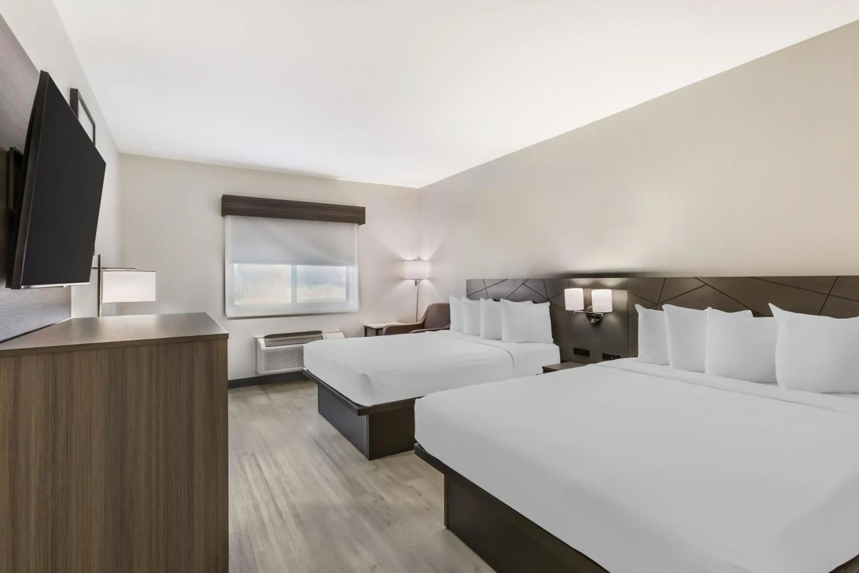 Queen Room with Two Queen Beds in Best Western Gold Poppy Inn Queen Room with Two Queen Beds in Best Western Gold Poppy Inn