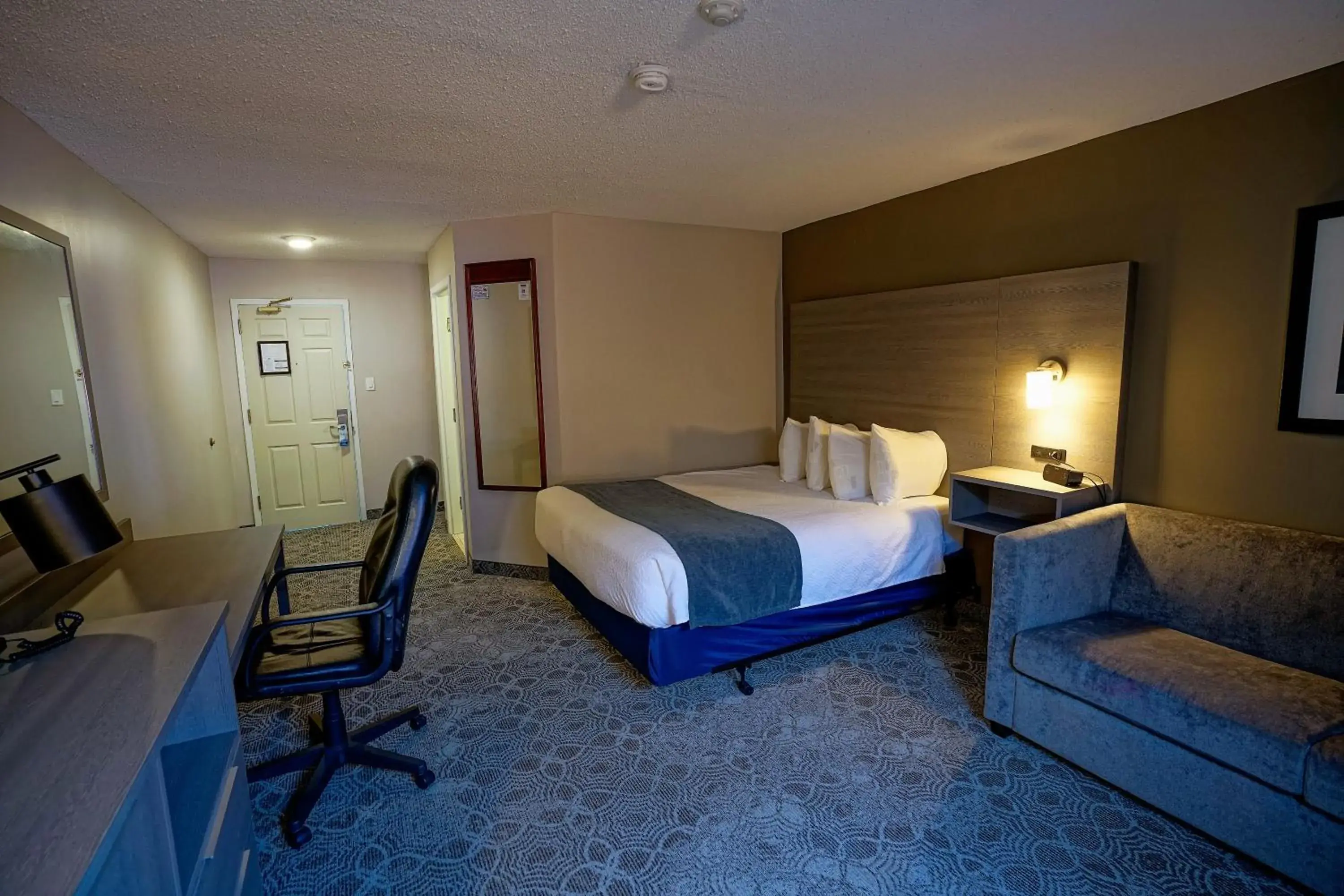 King Room- Non-Smoking in Travelodge Hotel by Wyndham Sudbury King Room- Non-Smoking in Travelodge Hotel by Wyndham Sudbury