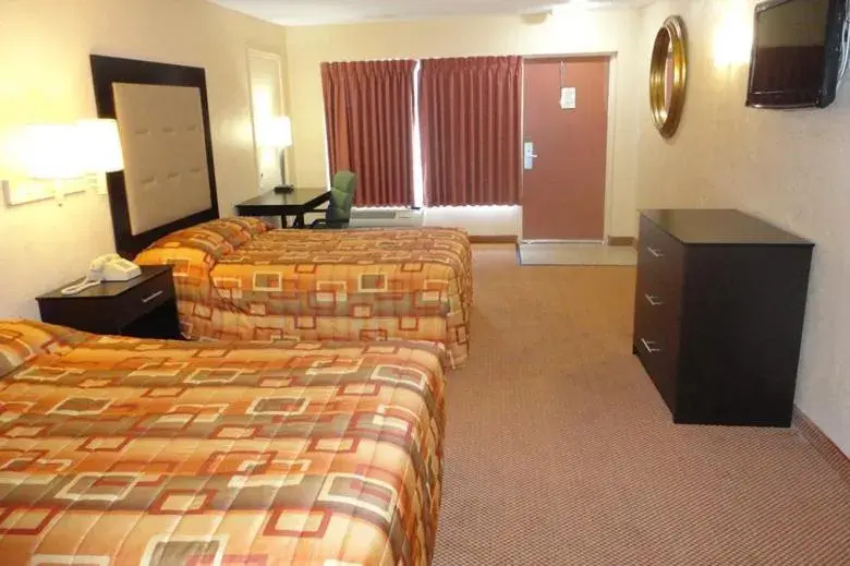 TV/Entertainment Center in Plantation Inn Hotel And Lounge TV/Entertainment Center in Plantation Inn Hotel And Lounge