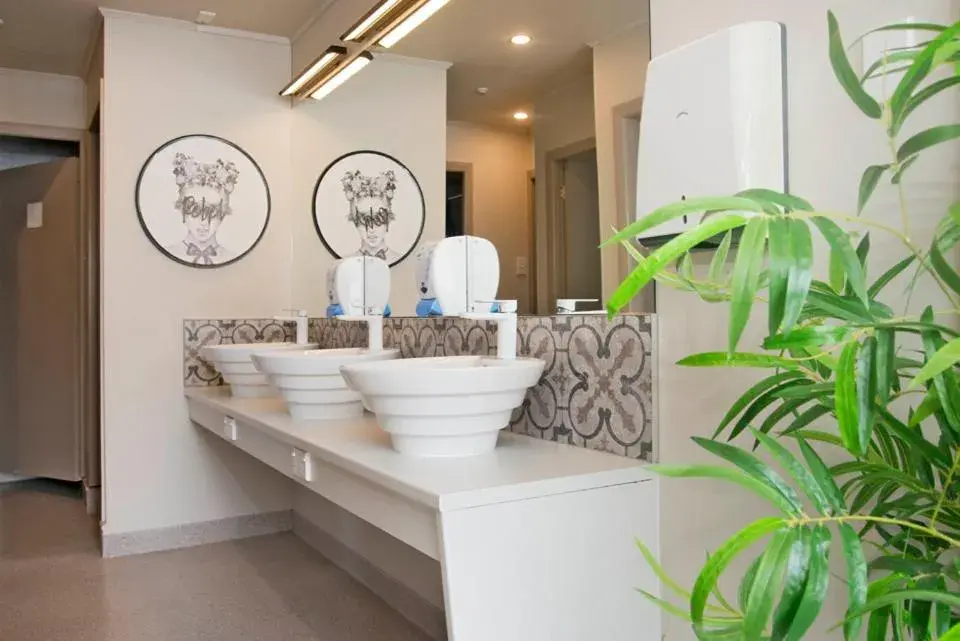 Single Room in Bridge Backpackers Single Room in Bridge Backpackers