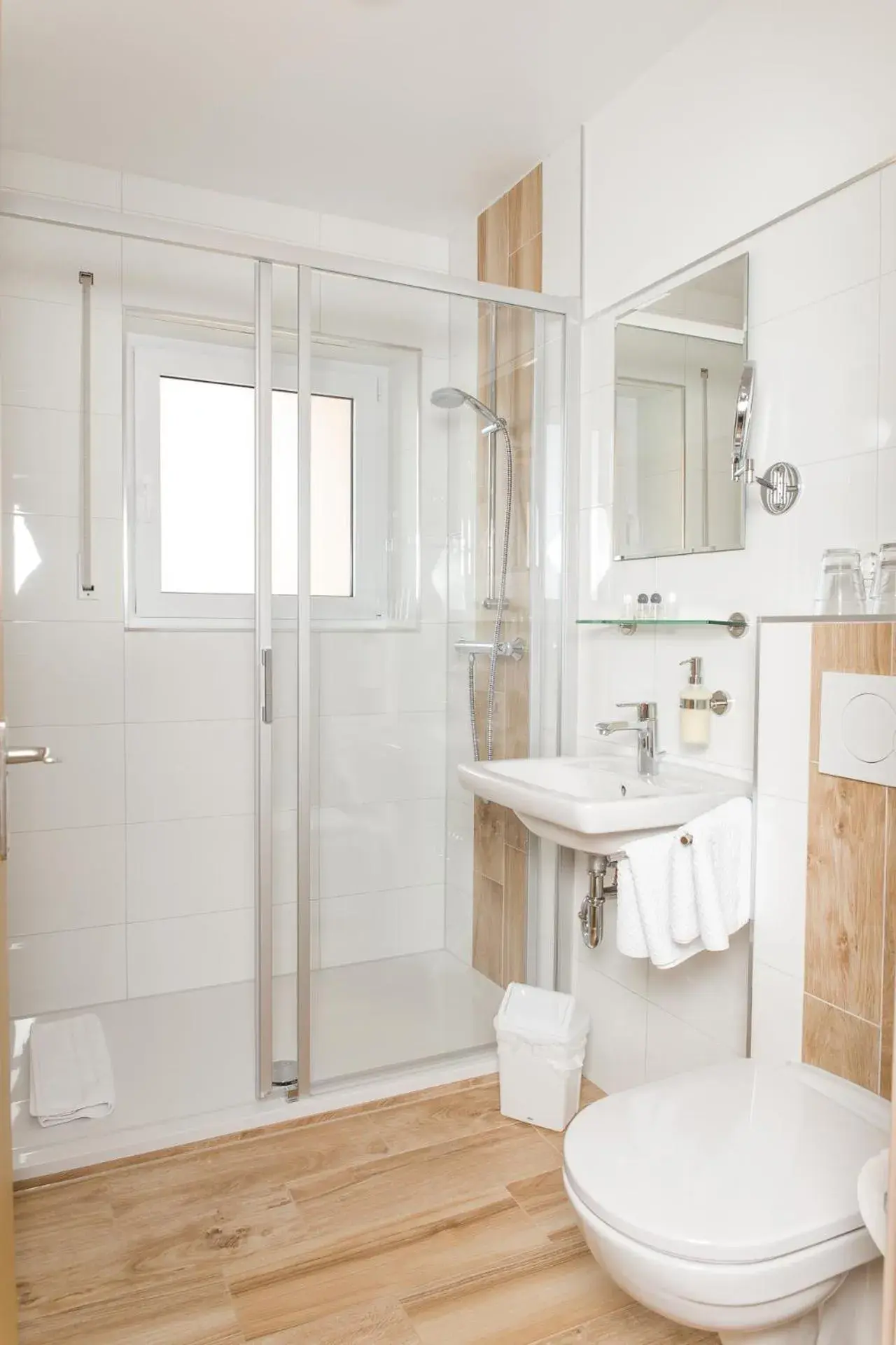 Comfort Double Room in Hotel Landgasthof Hohenauer Hof Comfort Double Room in Hotel Landgasthof Hohenauer Hof