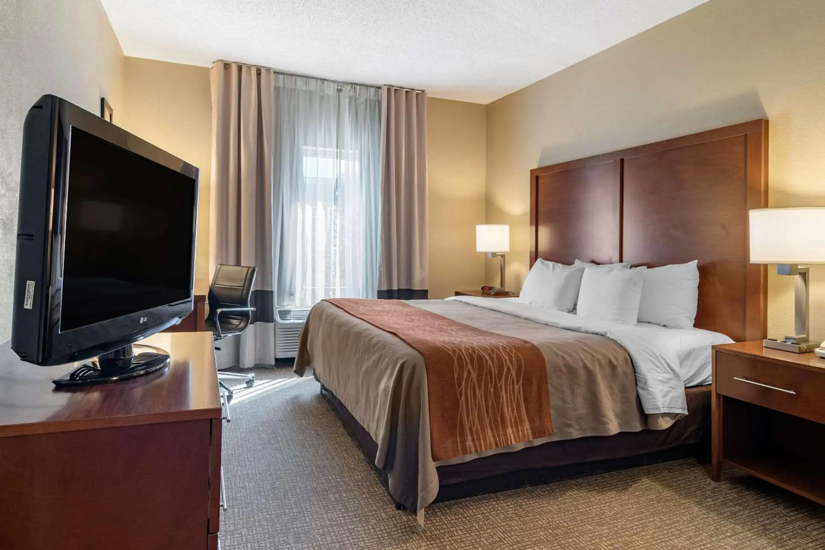 King Room - Non-Smoking in Comfort Inn & Suites Suwanee - Sugarloaf King Room - Non-Smoking in Comfort Inn & Suites Suwanee - Sugarloaf