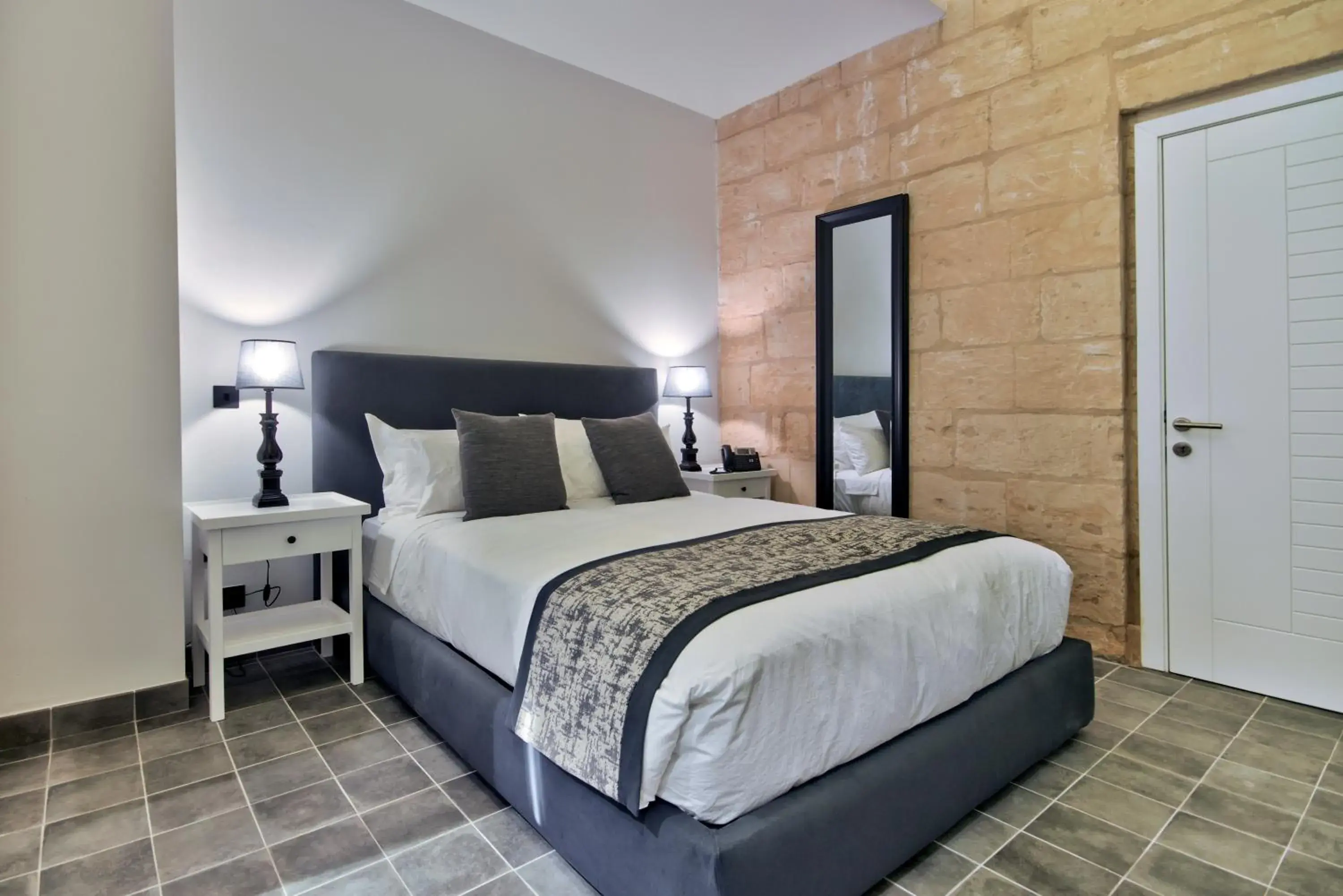 Deluxe Double or Twin Internal Courtyard Room in 66 Saint Paul's & Spa Deluxe Double or Twin Internal Courtyard Room in 66 Saint Paul's & Spa