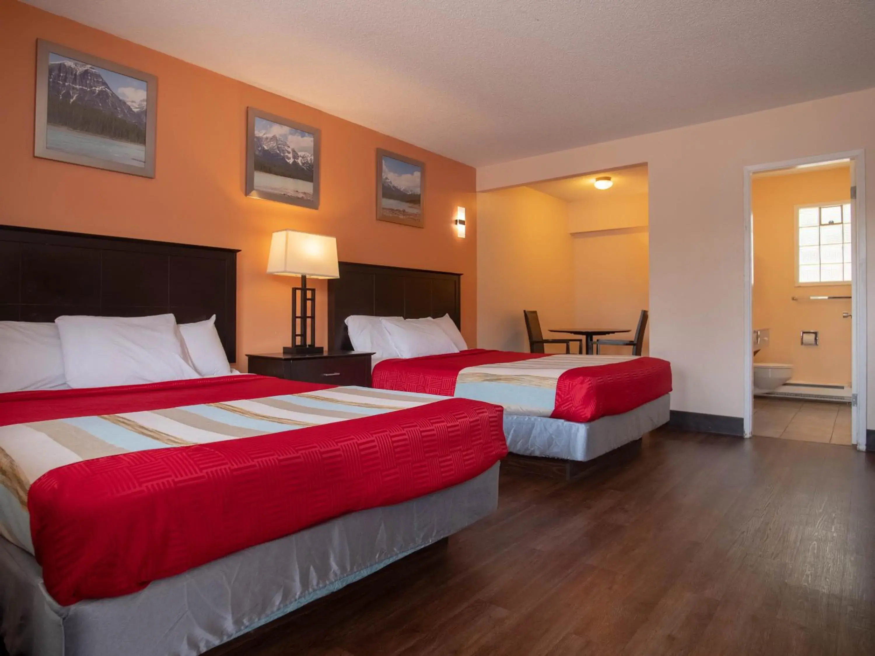 Queen Room with Two Queen Beds - Non-Smoking in Best Budget Inn & Suites Kamloops Queen Room with Two Queen Beds - Non-Smoking in Best Budget Inn & Suites Kamloops
