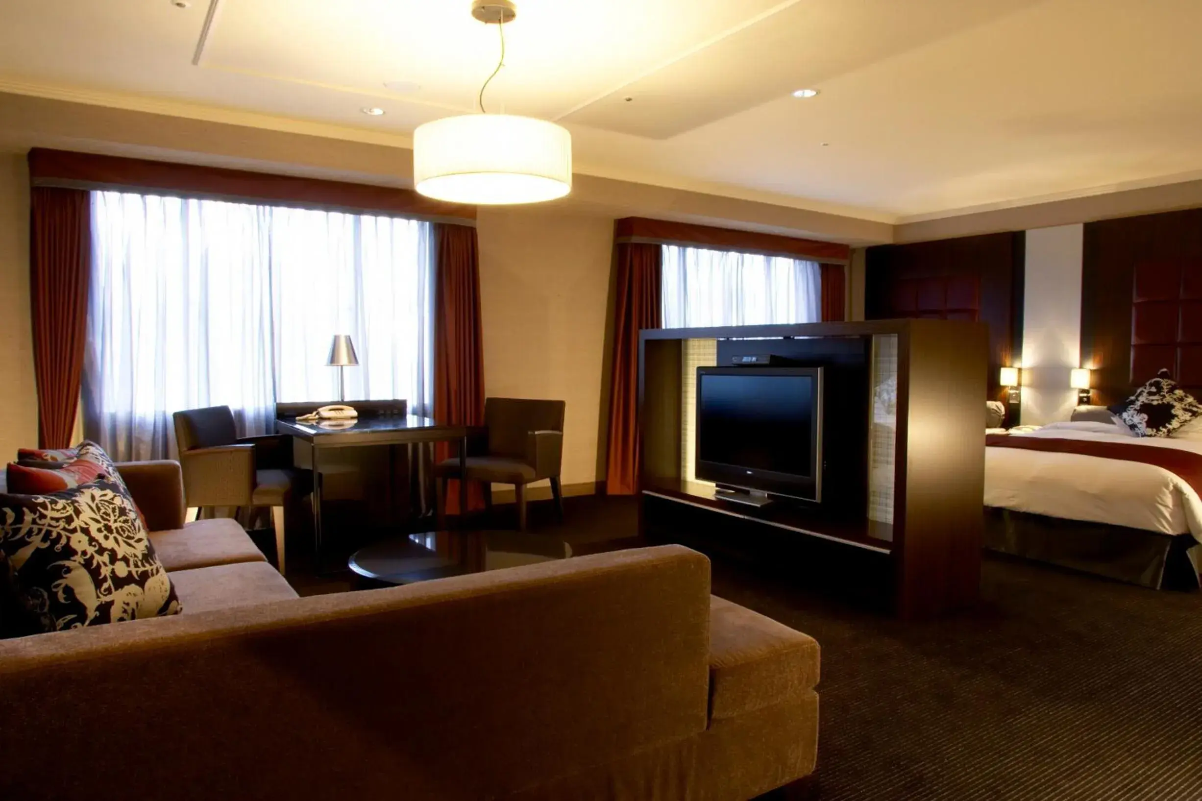 Corner Suite Twin Room - Non-Smoking in Nagoya Tokyu Hotel Corner Suite Twin Room - Non-Smoking in Nagoya Tokyu Hotel