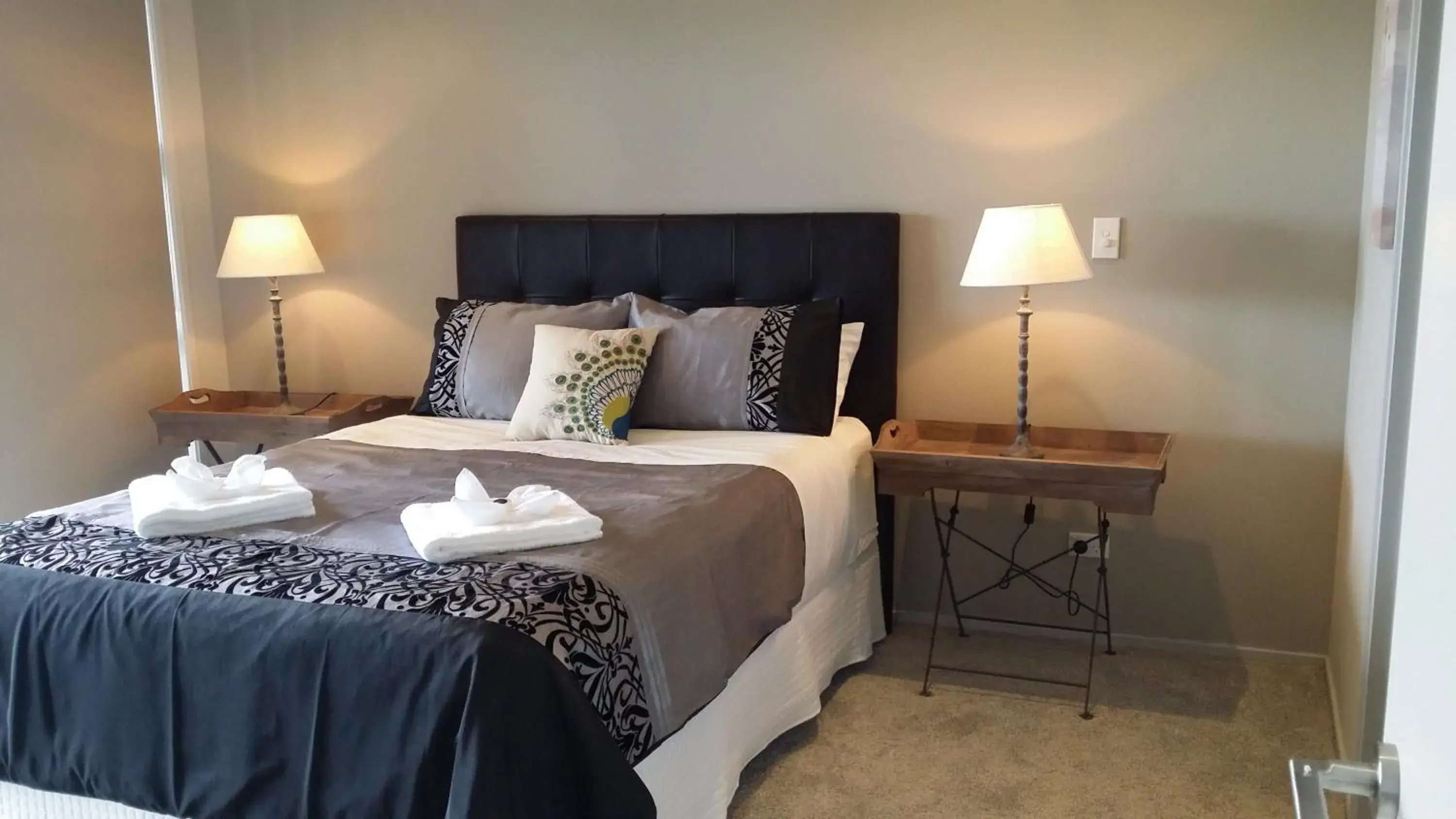 One-Bedroom Suite - Water Front in Sovereign Pier On The Waterways One-Bedroom Suite - Water Front in Sovereign Pier On The Waterways