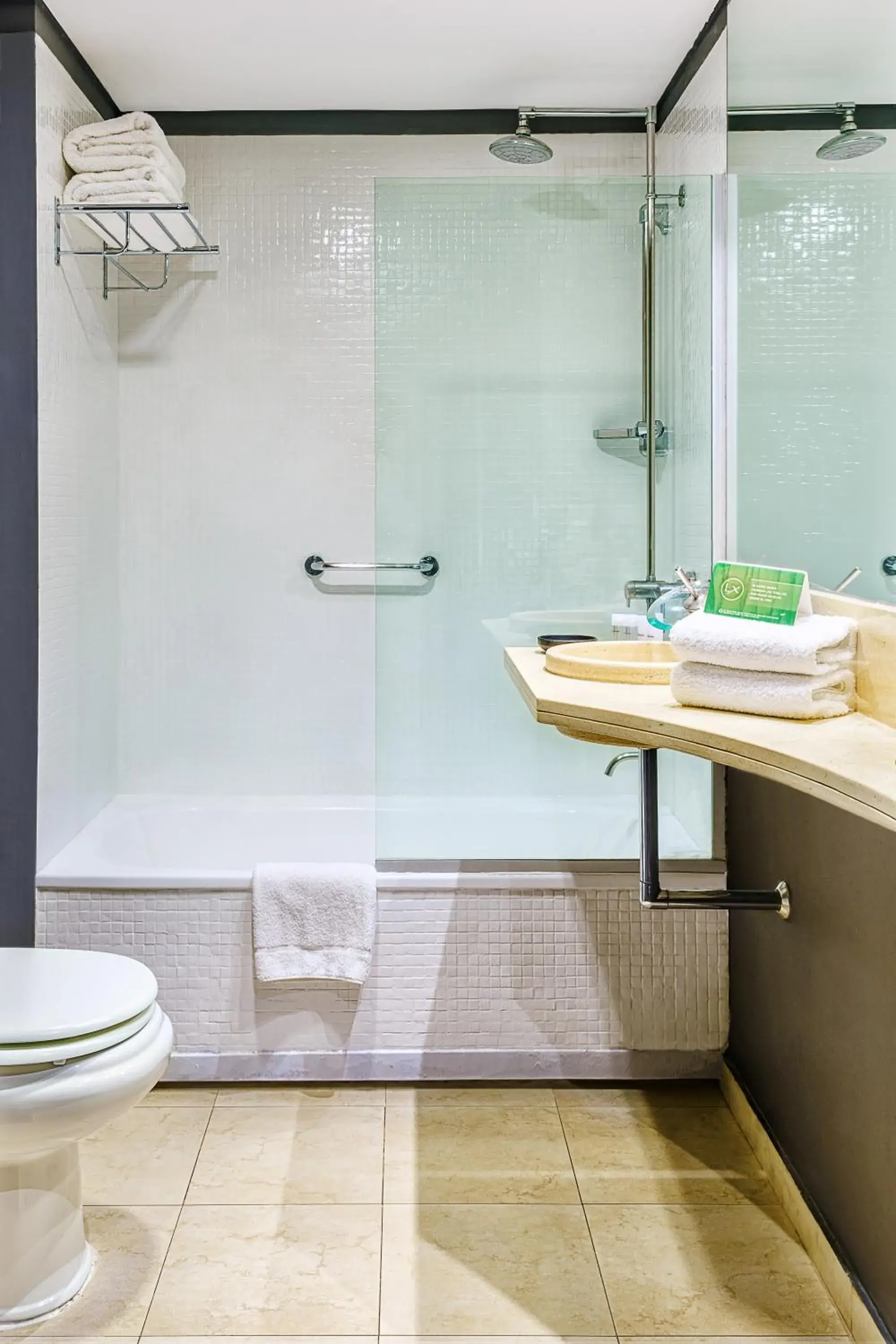 Deluxe Family Room in Lennox Buenos Aires Deluxe Family Room in Lennox Buenos Aires