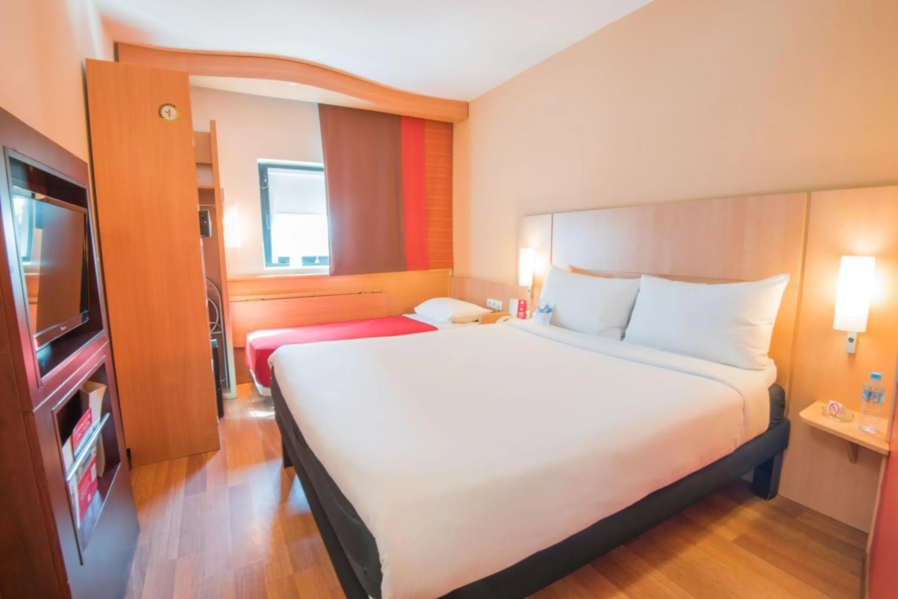 Standard Double with one single bed in ibis Alger Aéroport Standard Double with one single bed in ibis Alger Aéroport