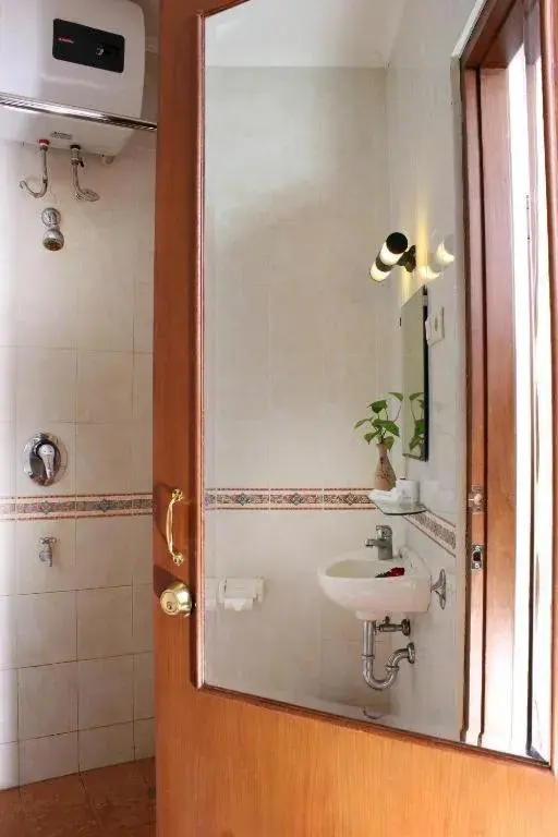 Deluxe Double or Twin Room in MMUGM Hotel Deluxe Double or Twin Room in MMUGM Hotel