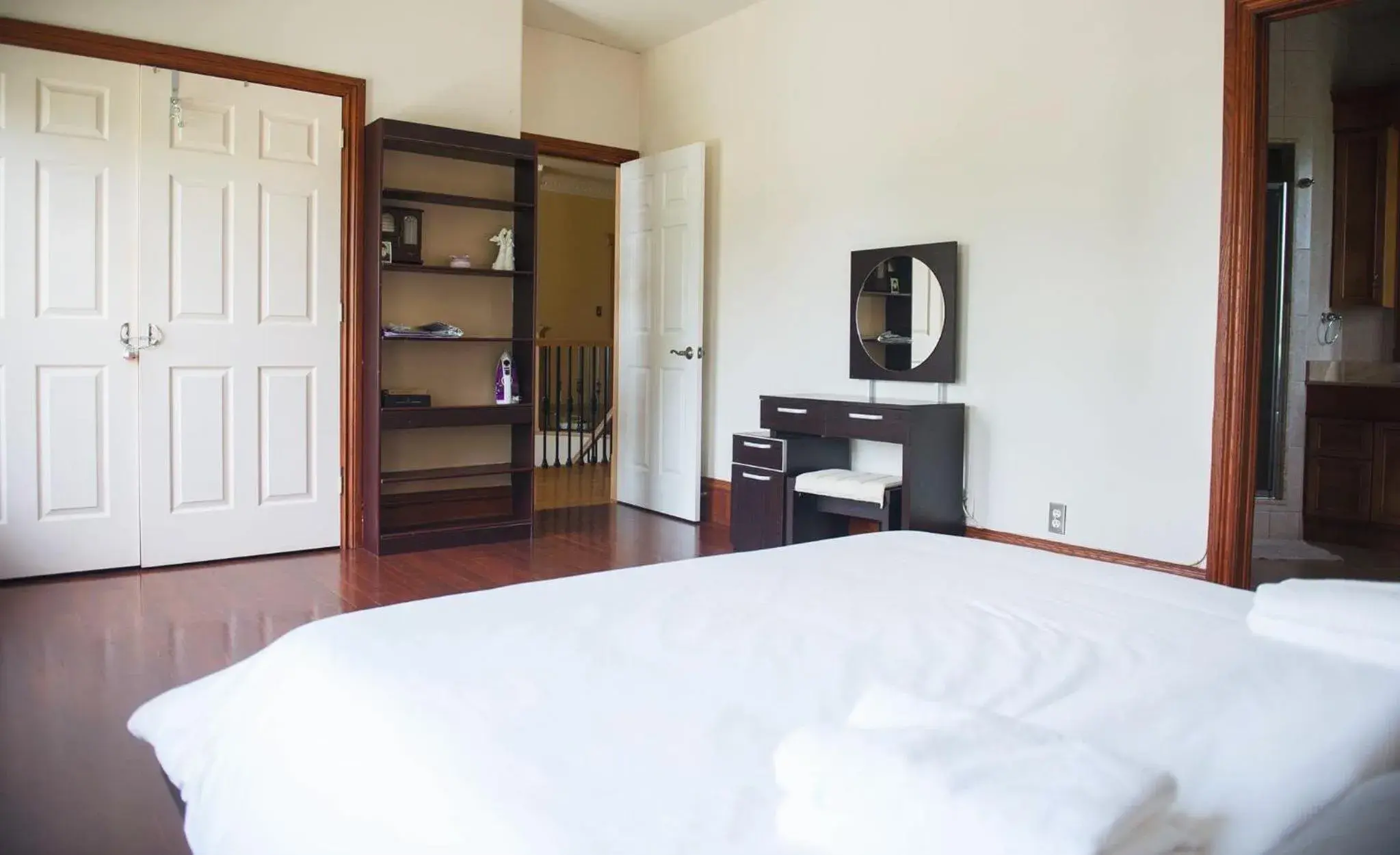 Queen Room with Spa Bath in JstLikeHome - Luxury Mansion & Guesthouse Queen Room with Spa Bath in JstLikeHome - Luxury Mansion & Guesthouse