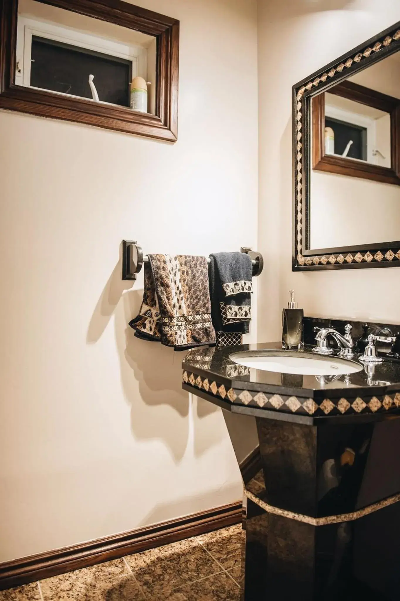 Four-Bedroom House in JstLikeHome - Luxury Mansion & Guesthouse Four-Bedroom House in JstLikeHome - Luxury Mansion & Guesthouse