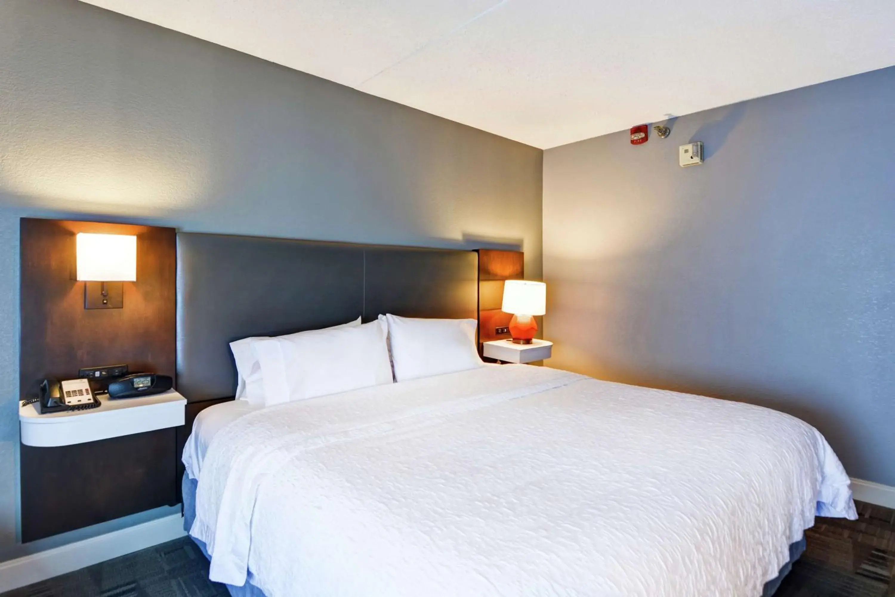 King Room with King Bed - Non-Smoking in Hampton Inn Cincinnati Airport South King Room with King Bed - Non-Smoking in Hampton Inn Cincinnati Airport South