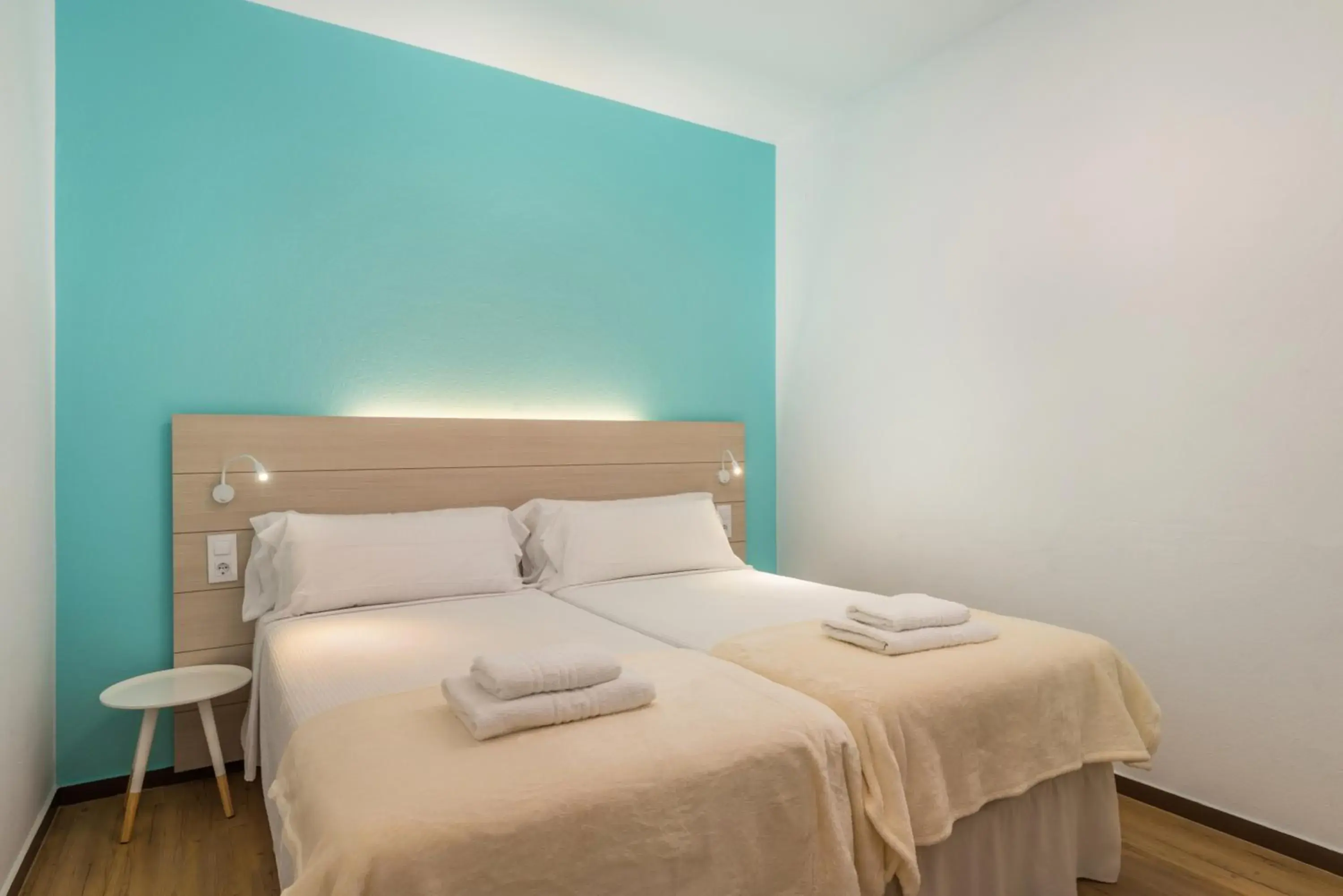 Superior Double or Twin Room in Hostal Jume - Urban Rooms Superior Double or Twin Room in Hostal Jume - Urban Rooms