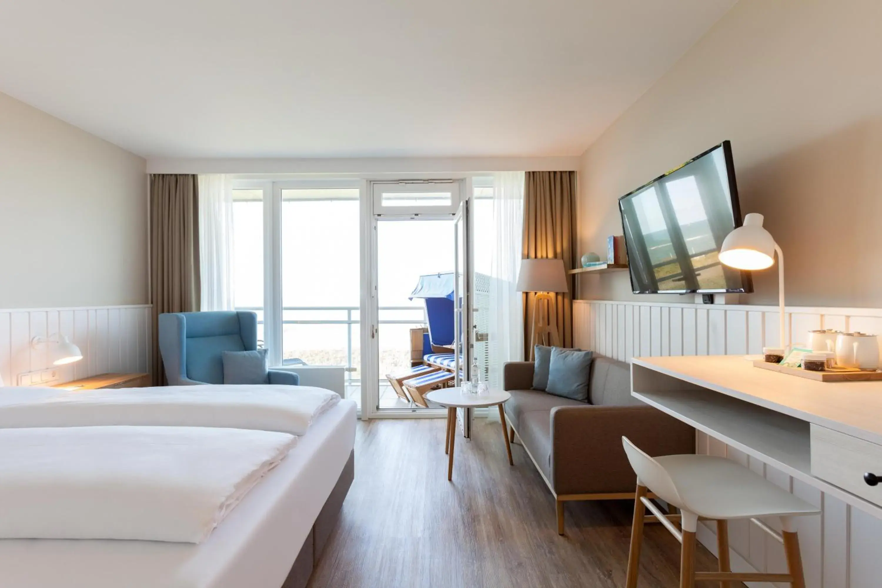 Superior Double Room with Balcony and Sea View - single occupancy in Wyn. Strandhotel Sylt Superior Double Room with Balcony and Sea View - single occupancy in Wyn. Strandhotel Sylt