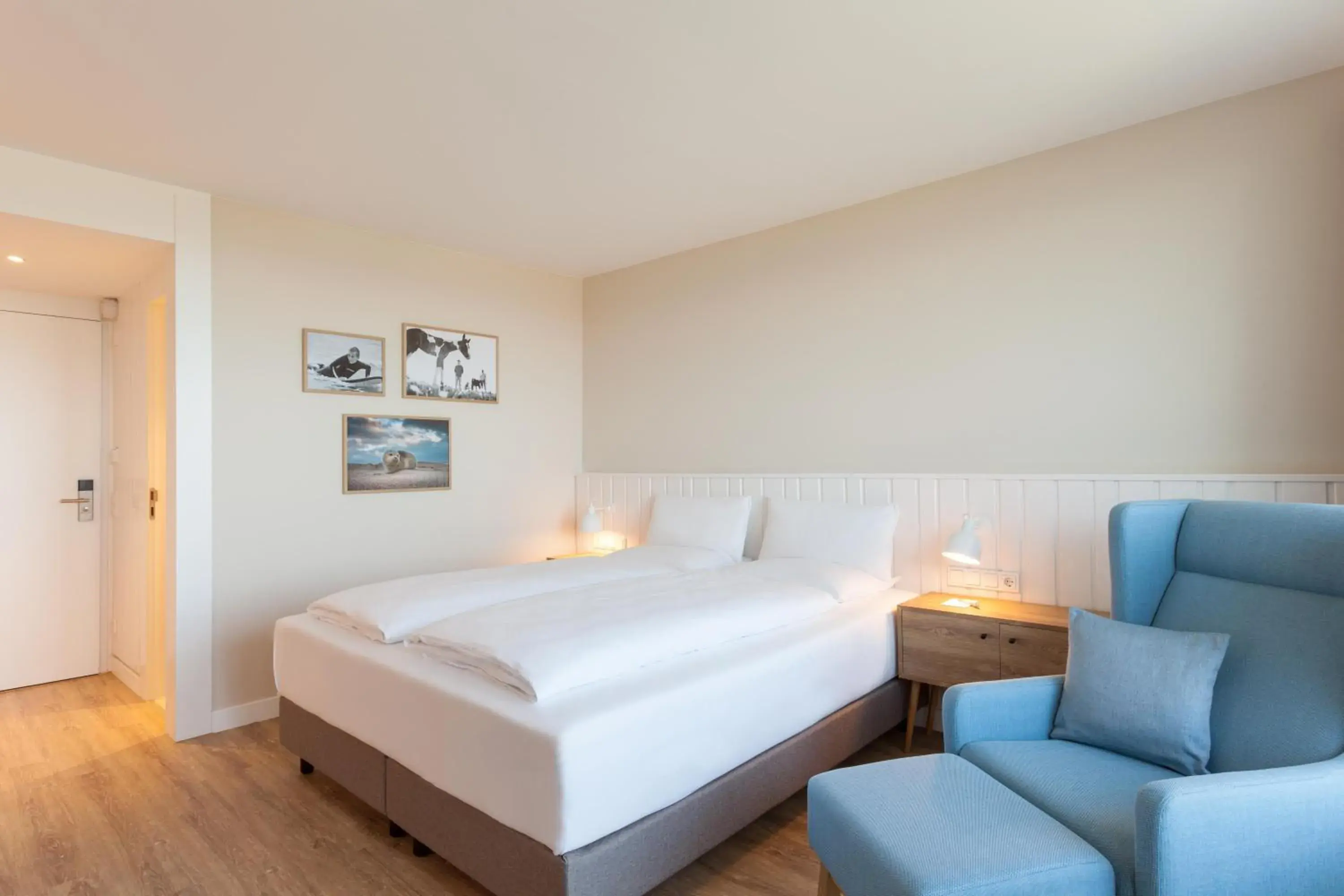 Deluxe Double Room with Balcony and Sea View - single occupancy in Wyn. Strandhotel Sylt Deluxe Double Room with Balcony and Sea View - single occupancy in Wyn. Strandhotel Sylt