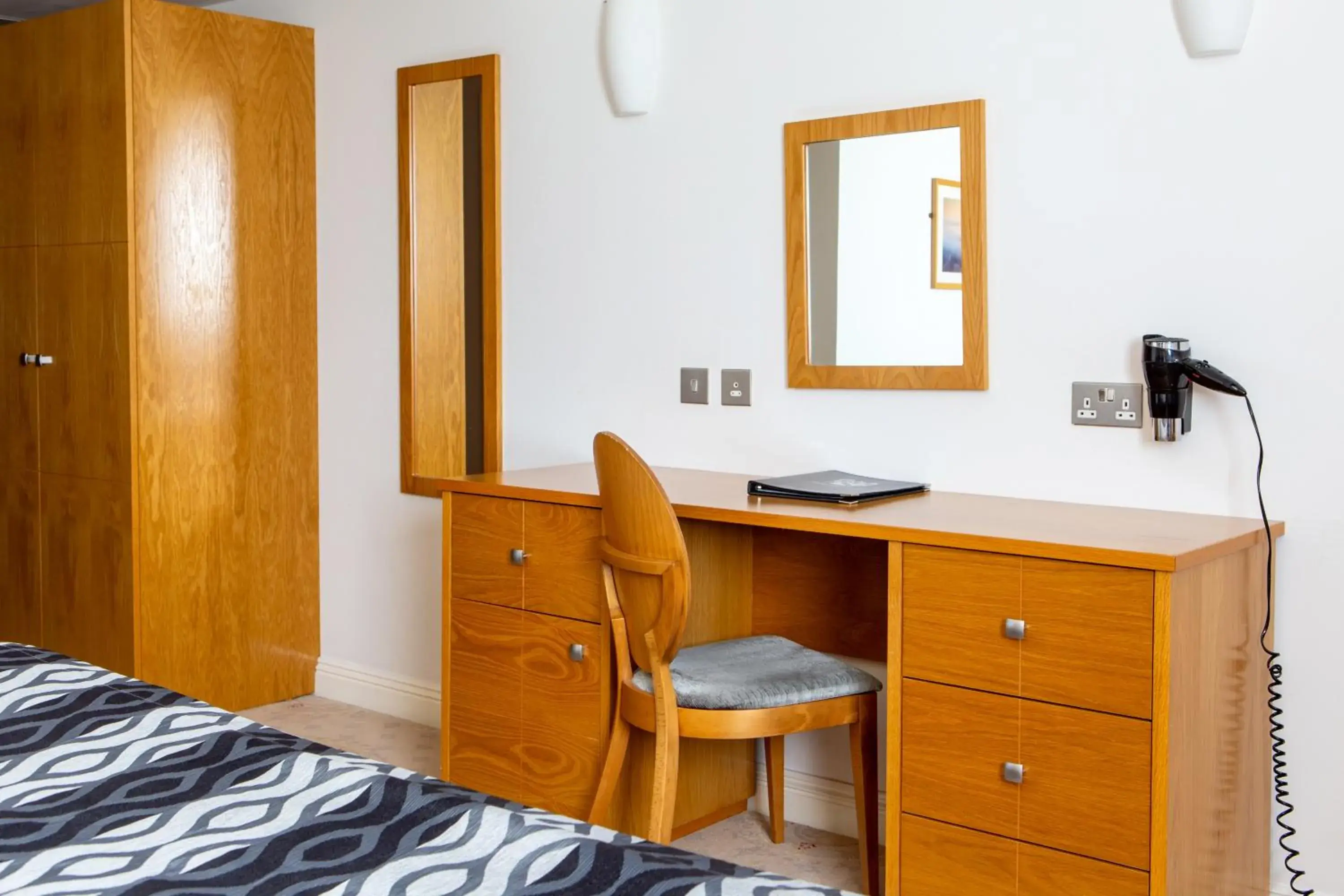 Twin Room in George Albert Hotel & Spa Twin Room in George Albert Hotel & Spa