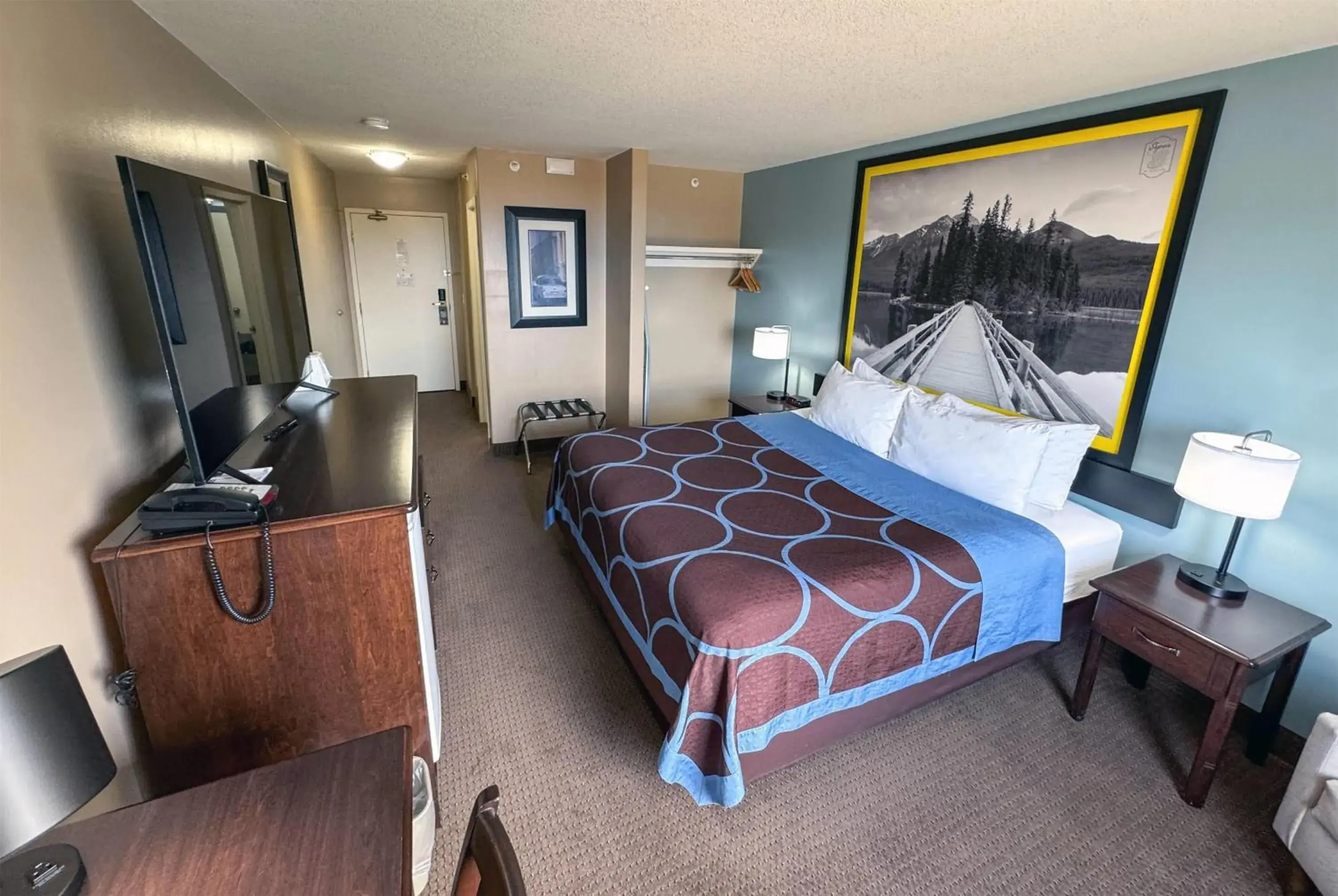 Standard King Room in Super 8 by Wyndham Edmonton South Standard King Room in Super 8 by Wyndham Edmonton South