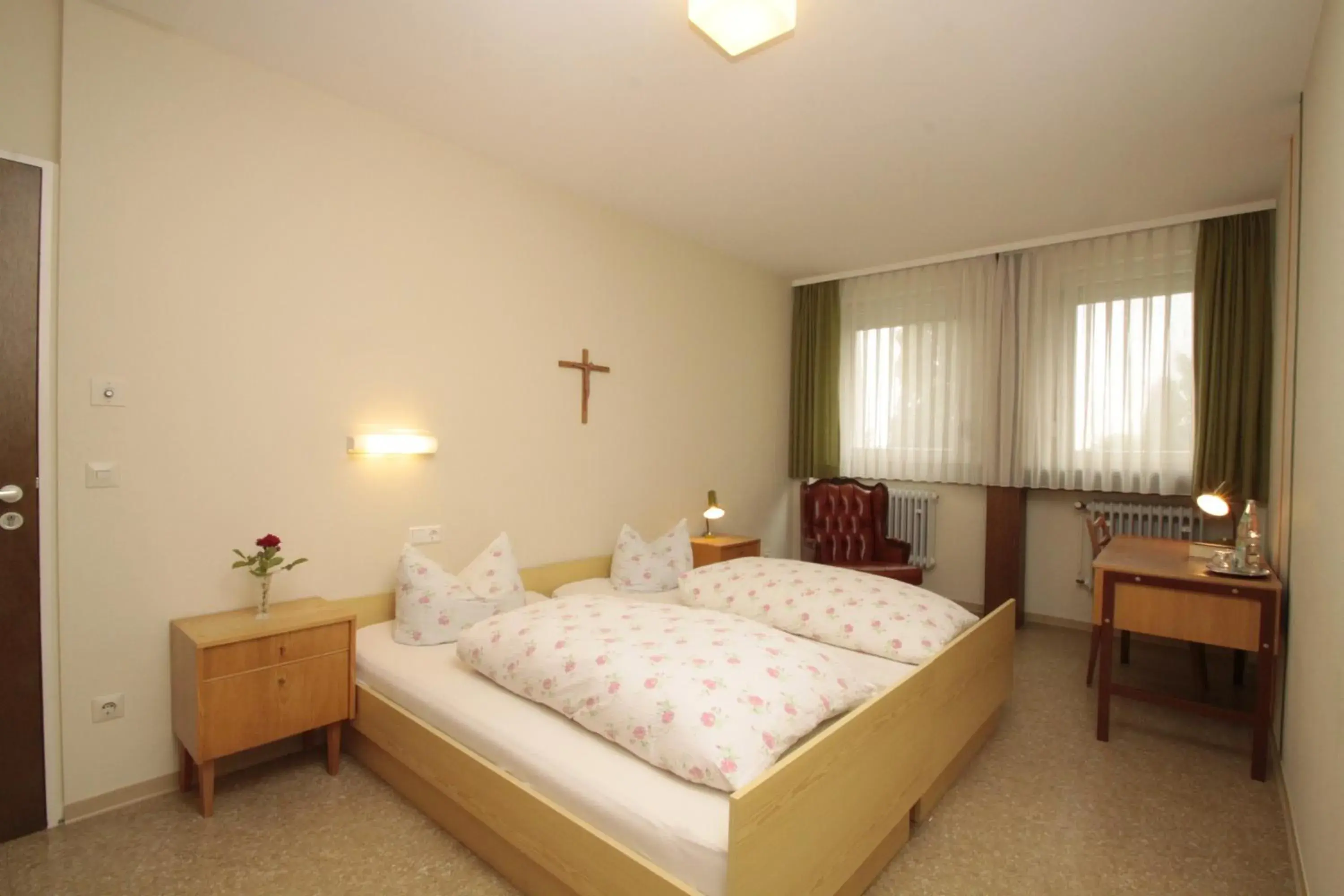 Double or Twin Room with Shared Bathroom - single occupancy in Kloster Maria Hilf Double or Twin Room with Shared Bathroom - single occupancy in Kloster Maria Hilf