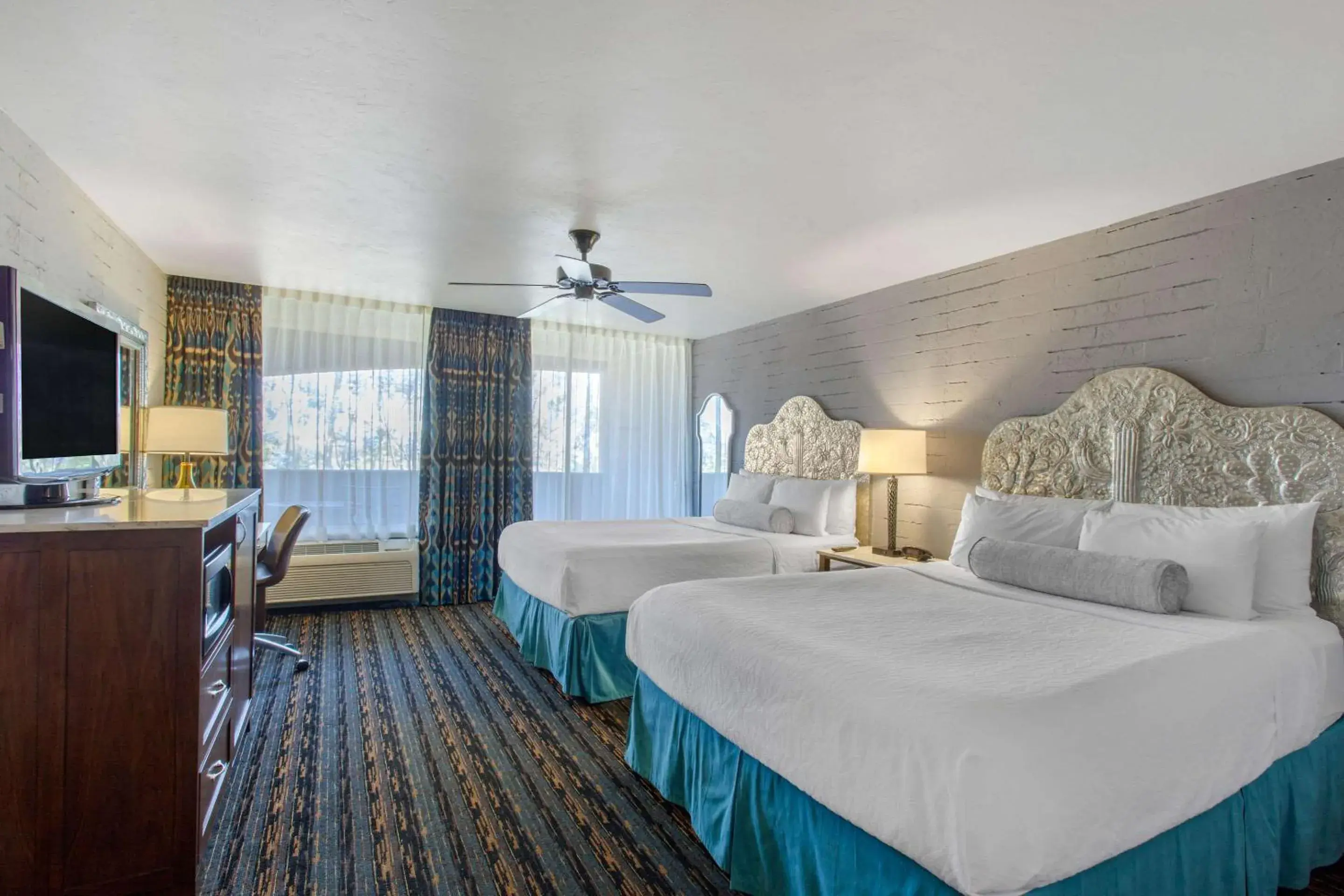 Queen Room with Two Queen Beds with Balcony - Non-Smoking in La Posada Lodge & Casitas, an Ascend Collection Hotel Queen Room with Two Queen Beds with Balcony - Non-Smoking in La Posada Lodge & Casitas, an Ascend Collection Hotel