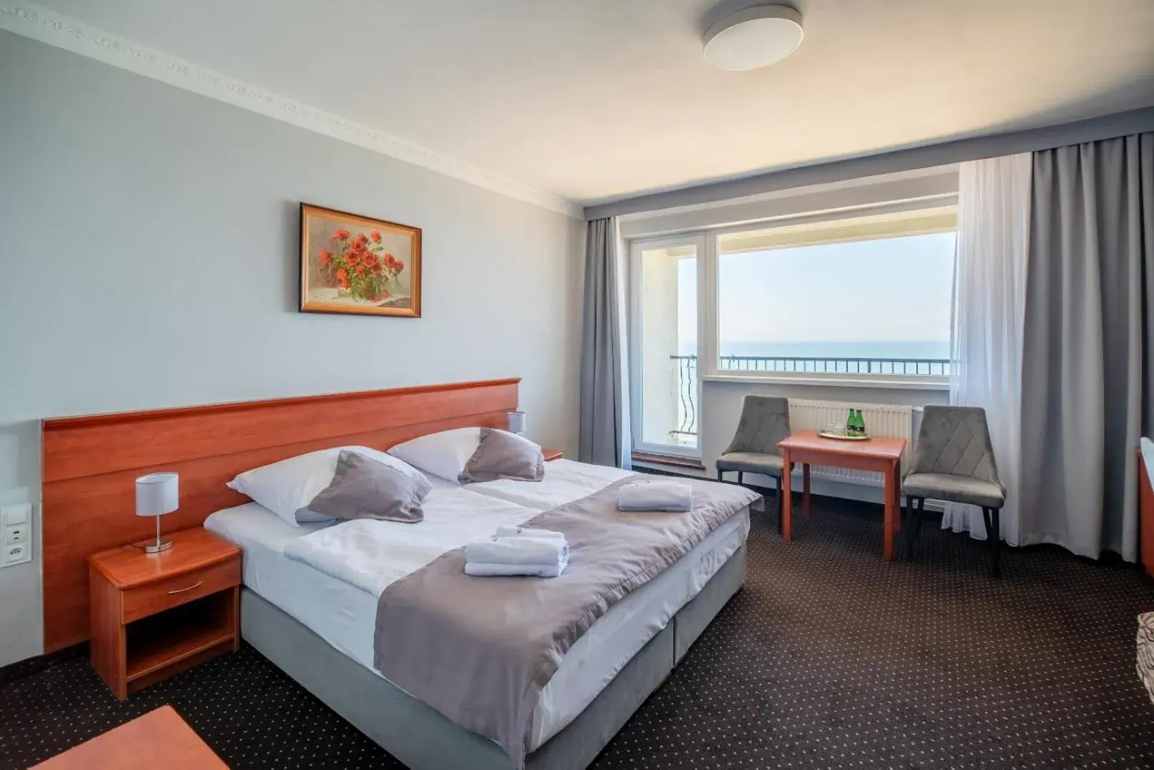 Pokój dwuosobwy typu Superior z balkonem z widokiem na morze in Hotel Wodnik Twój Hotel z widokiem na morze Pokój dwuosobwy typu Superior z balkonem z widokiem na morze in Hotel Wodnik Twój Hotel z widokiem na morze