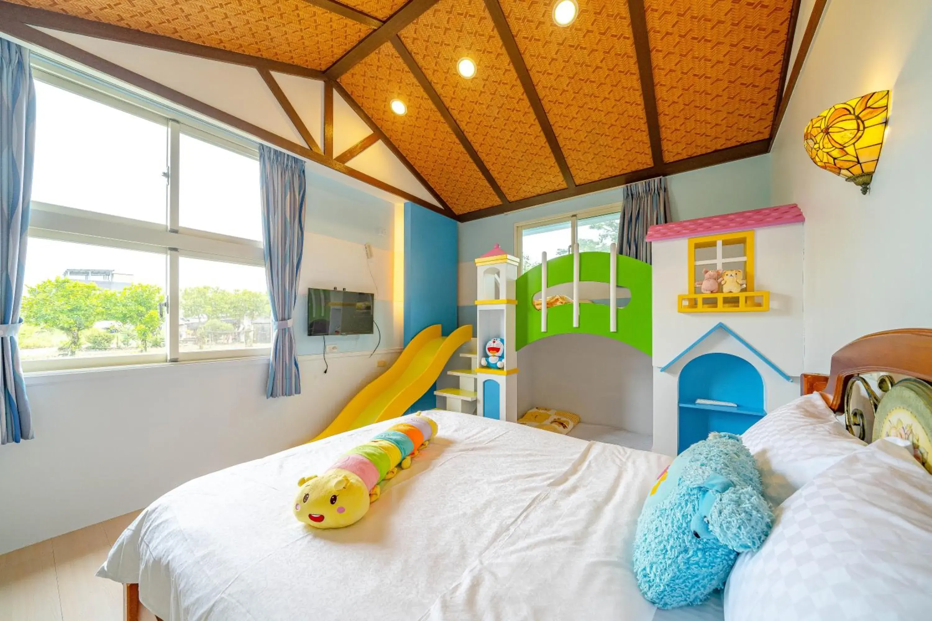 Economy Quadruple Room in Rainbow Garden B&B Economy Quadruple Room in Rainbow Garden B&B