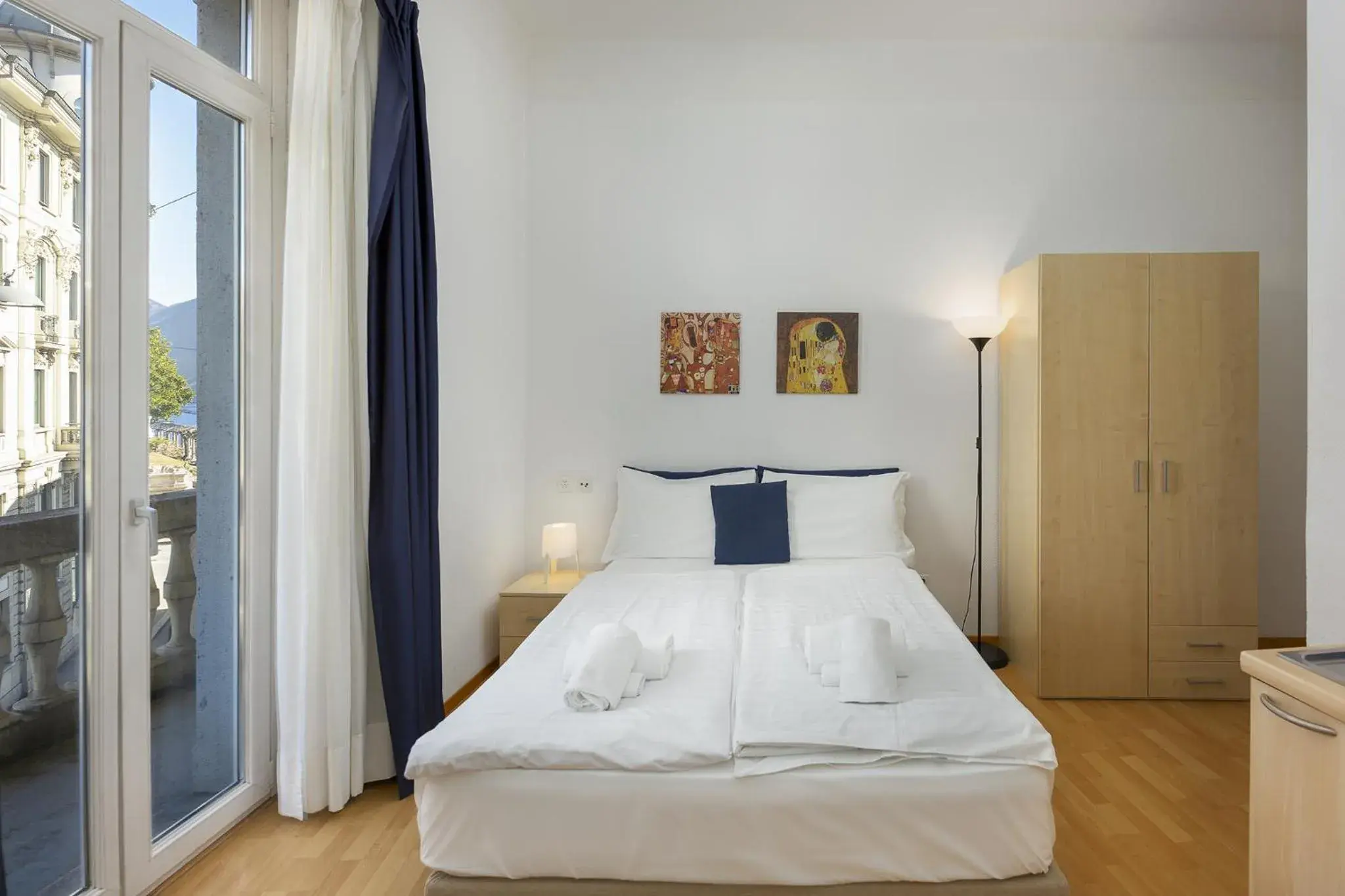 Queen Room with Balcony in GuestHouse Lugano Center by LR Queen Room with Balcony in GuestHouse Lugano Center by LR