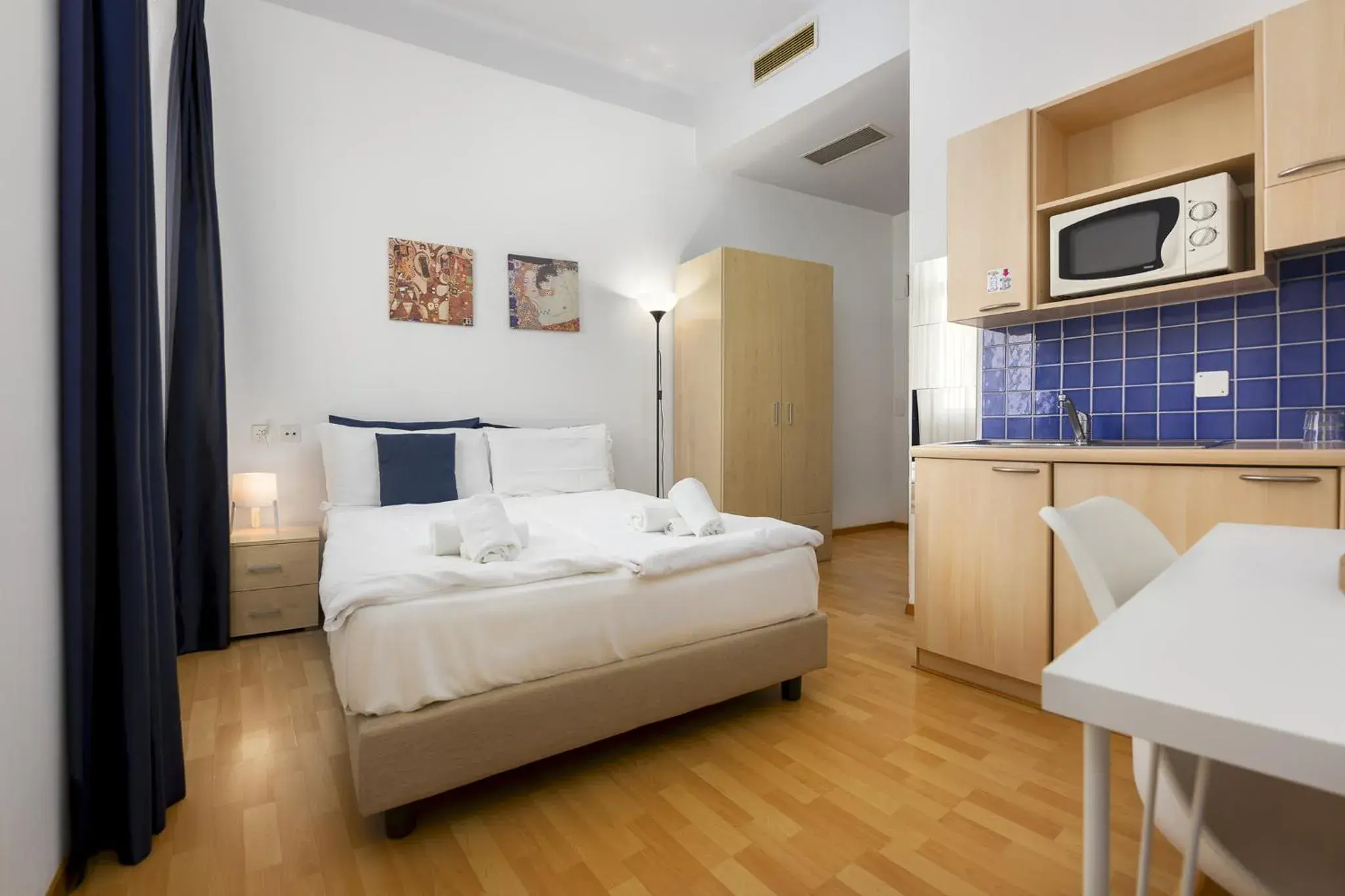 Queen Room in GuestHouse Lugano Center by LR Queen Room in GuestHouse Lugano Center by LR