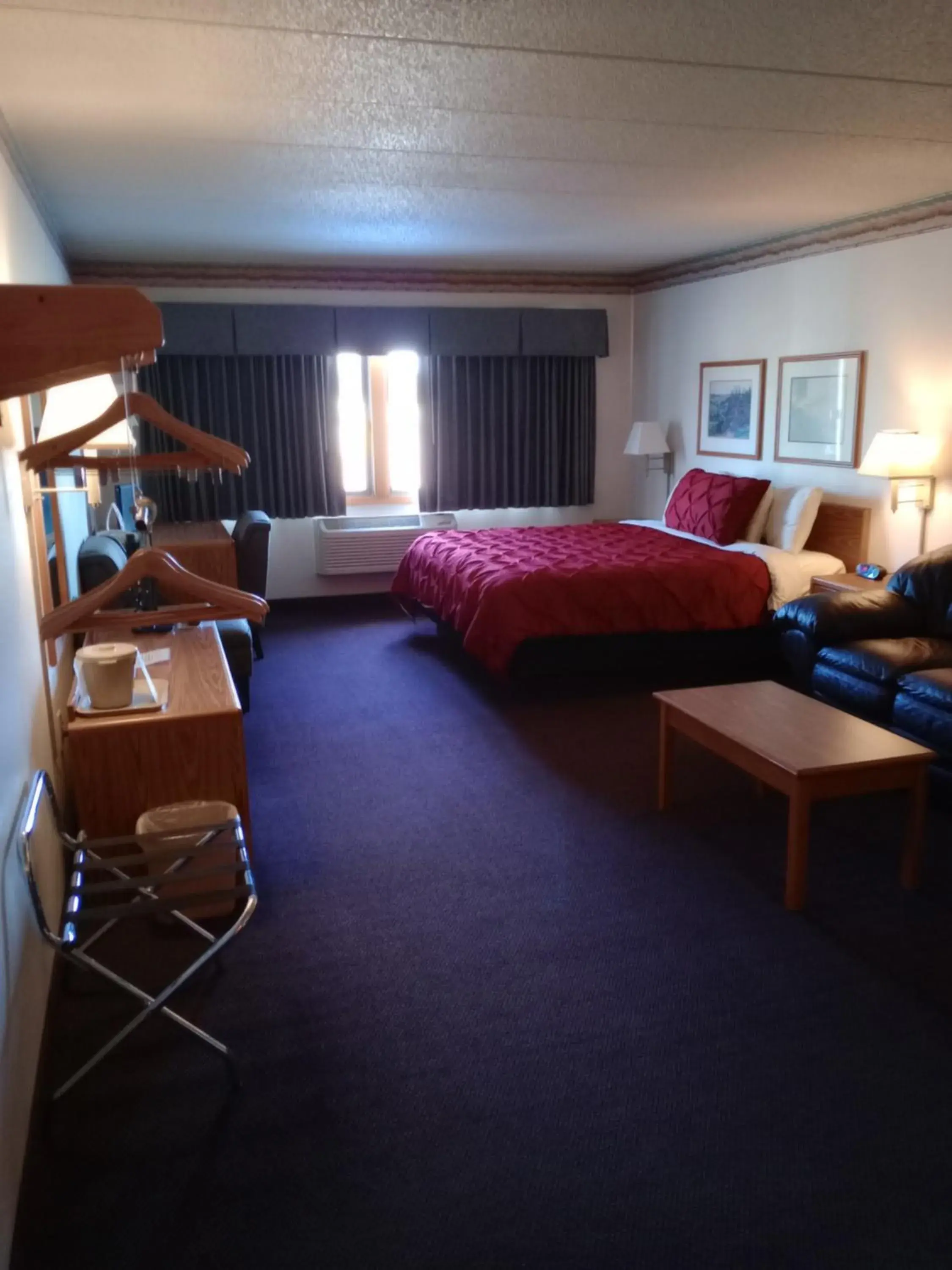 King Room - single occupancy - Disability Access in FairBridge Inn & Suites Thorp King Room - single occupancy - Disability Access in FairBridge Inn & Suites Thorp
