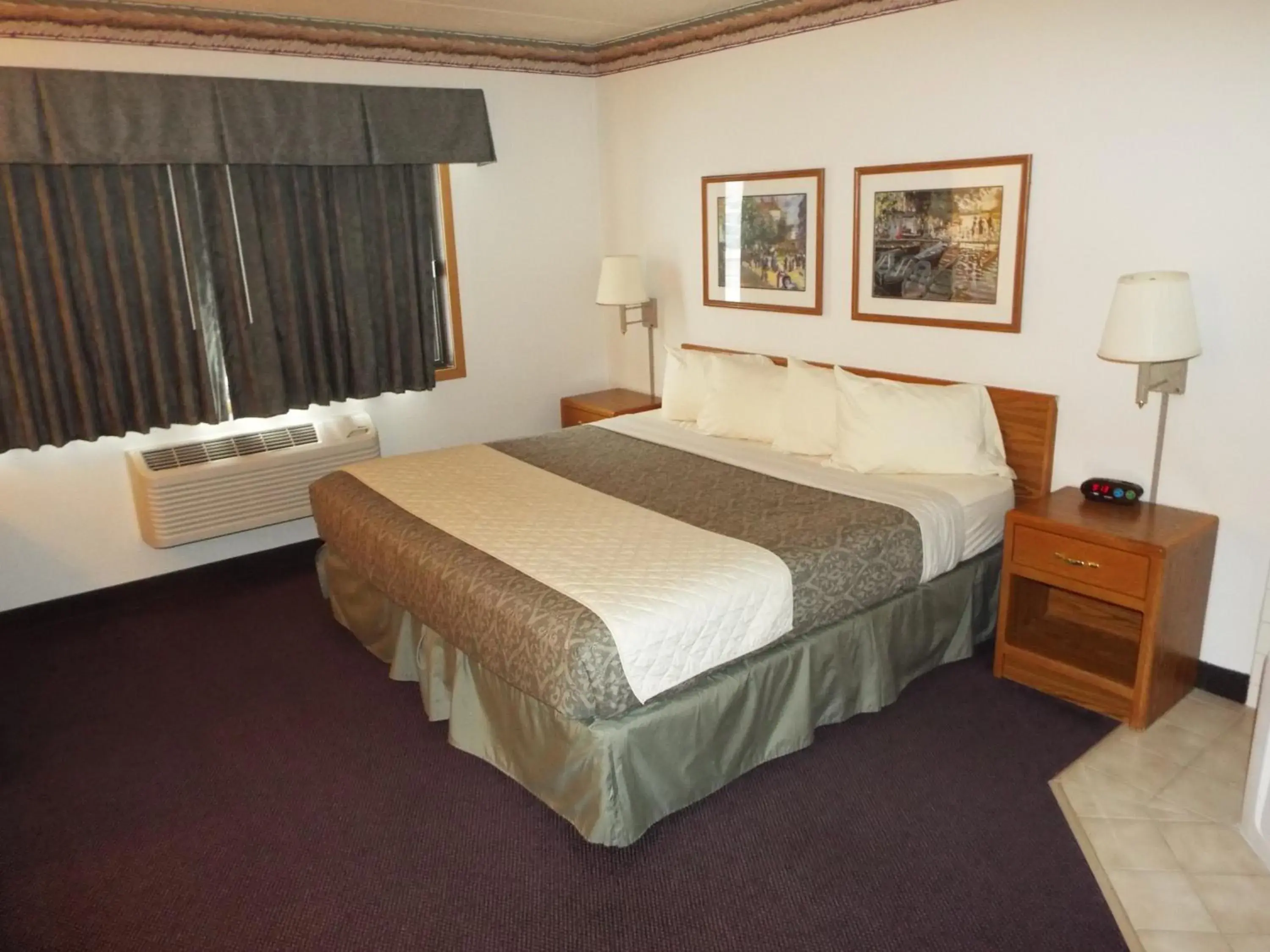 Studio with Spa Bath in FairBridge Inn & Suites Thorp Studio with Spa Bath in FairBridge Inn & Suites Thorp