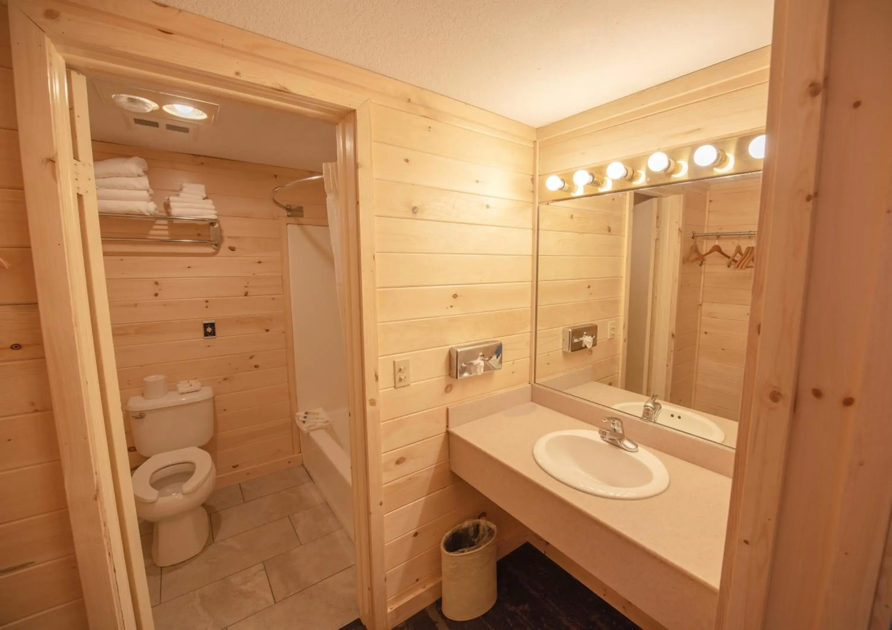 King Room in Quality Inn & Suites Mackinaw City Beachfront King Room in Quality Inn & Suites Mackinaw City Beachfront