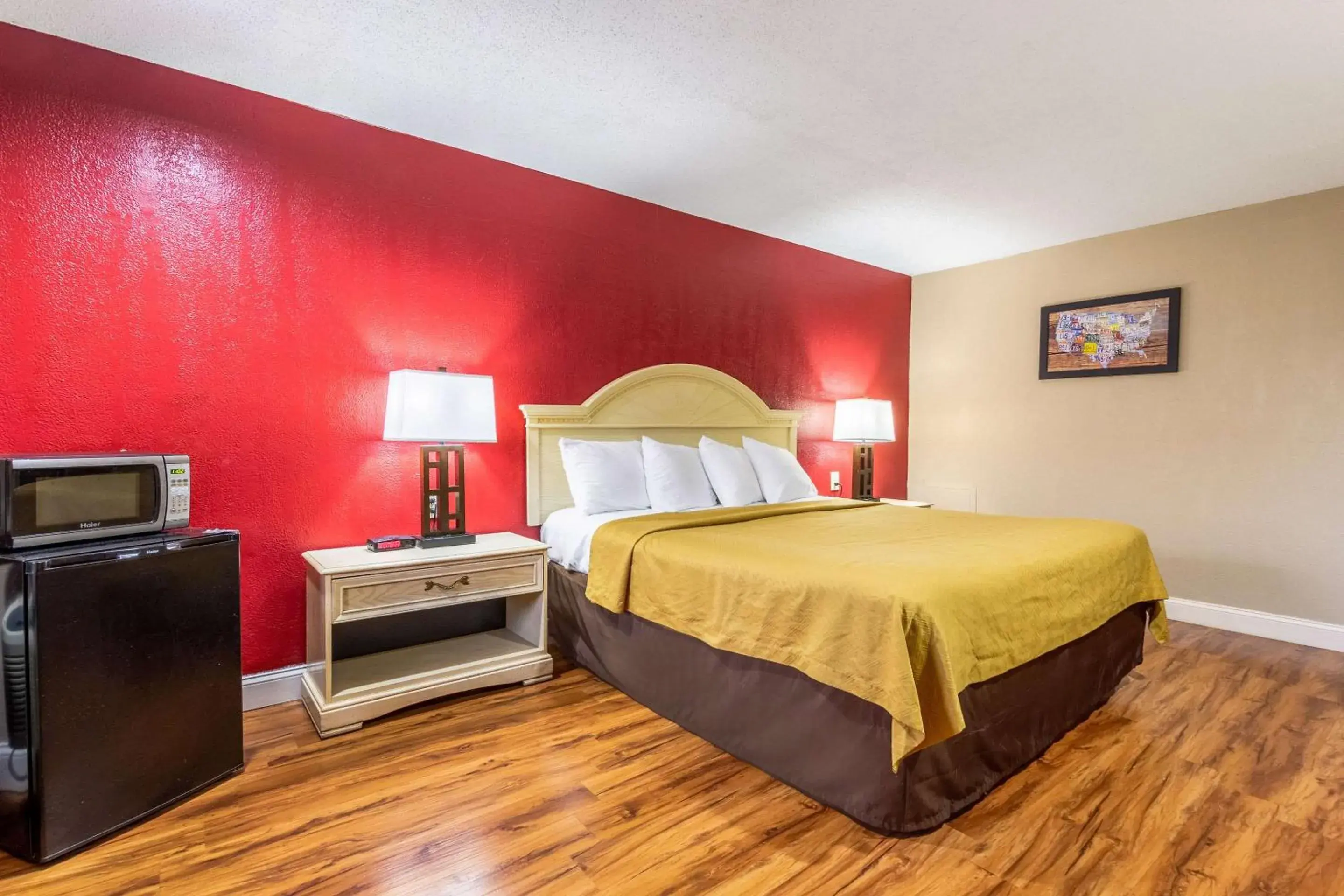 King Room - Smoking/Exterior Hall/Pet Friendly in Econo Lodge Berea King Room - Smoking/Exterior Hall/Pet Friendly in Econo Lodge Berea