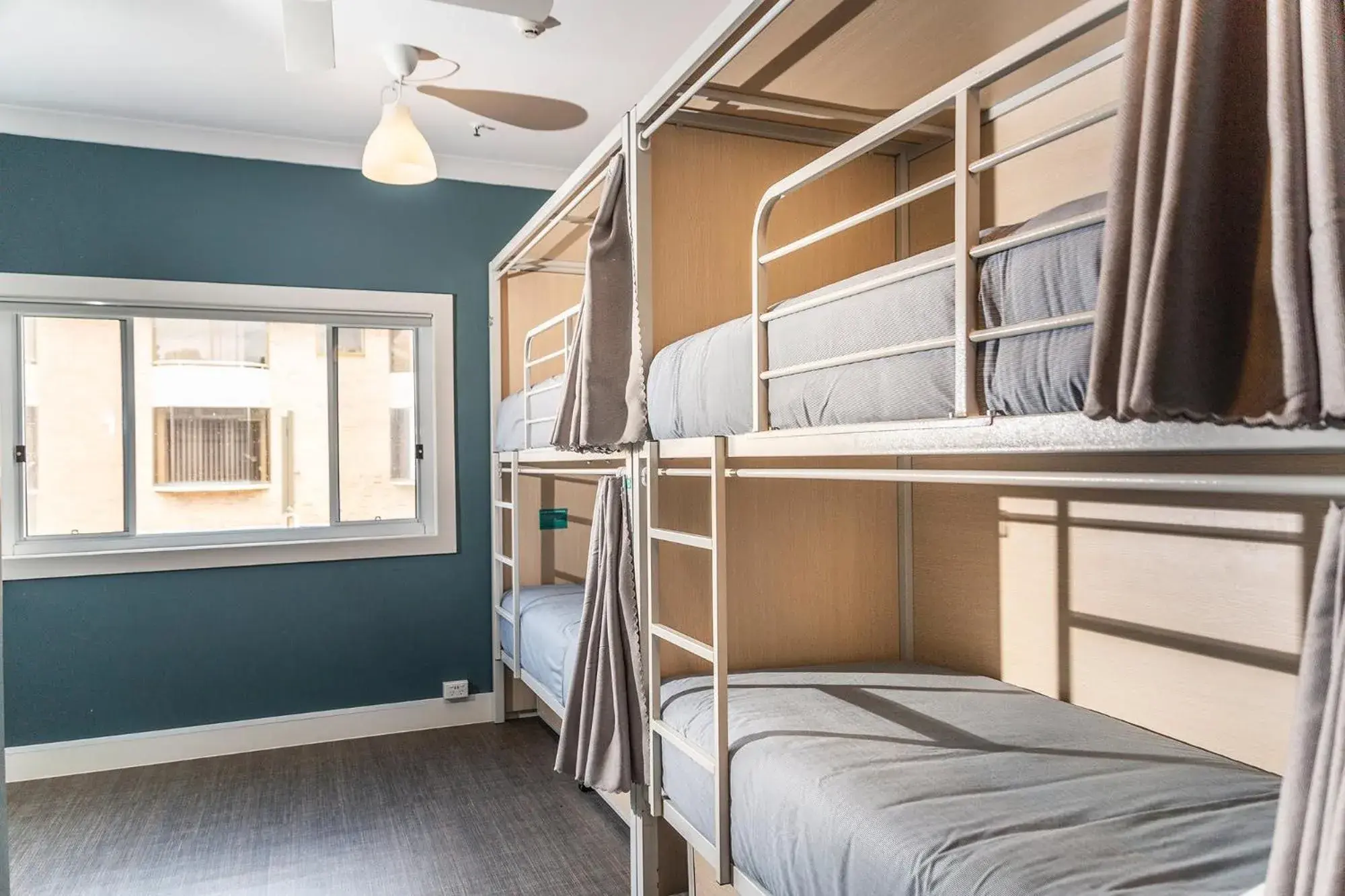 Bed in 4-Bed Mixed Dormitory Room with Shared Bathroom in Manly Backpackers Bed in 4-Bed Mixed Dormitory Room with Shared Bathroom in Manly Backpackers