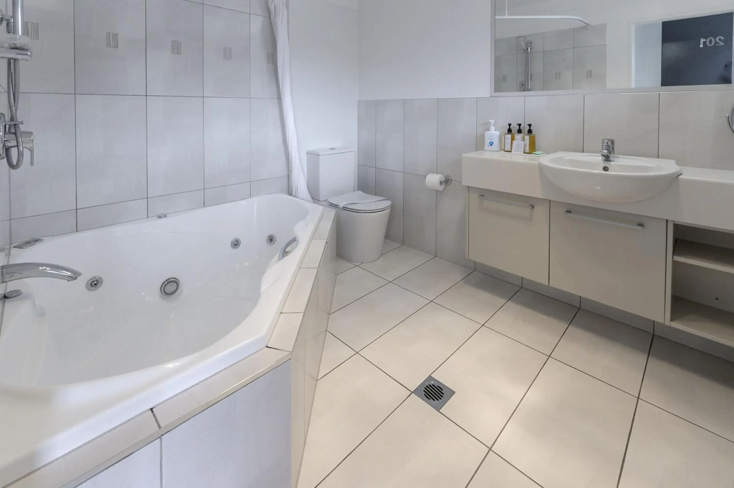 One-Bedroom Apartment with Spa Bath in Palazzo Motor Lodge One-Bedroom Apartment with Spa Bath in Palazzo Motor Lodge