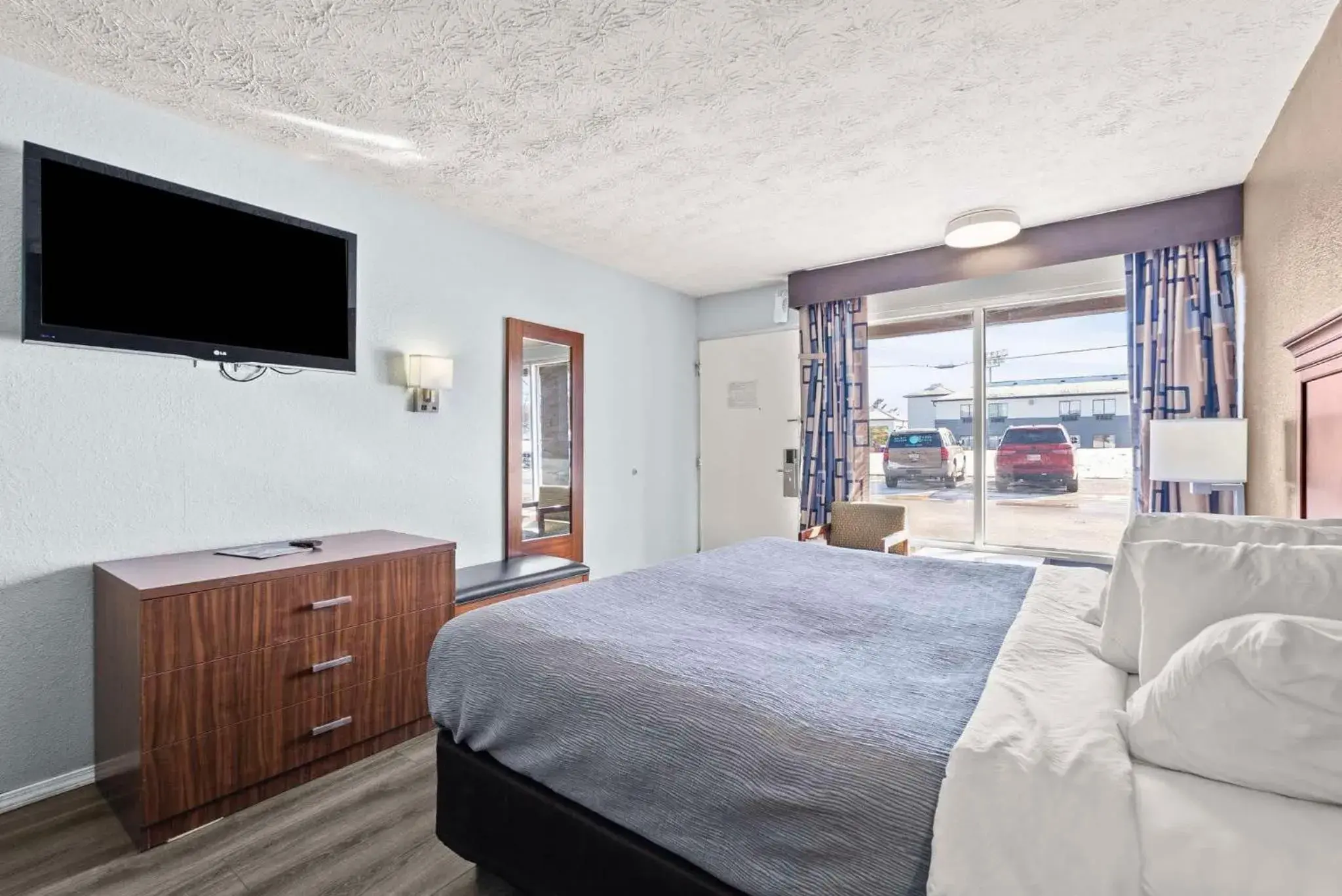 Standard King Room - Non-Smoking in Quality Inn Standard King Room - Non-Smoking in Quality Inn