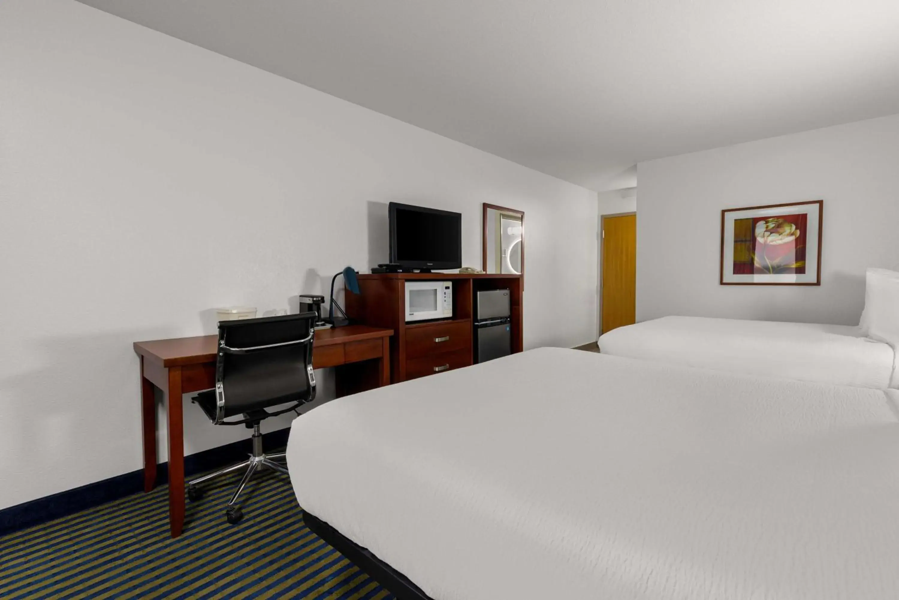 Queen Room with Two Queen Beds - Non-Smoking in SureStay Plus by Best Western Brooks Queen Room with Two Queen Beds - Non-Smoking in SureStay Plus by Best Western Brooks