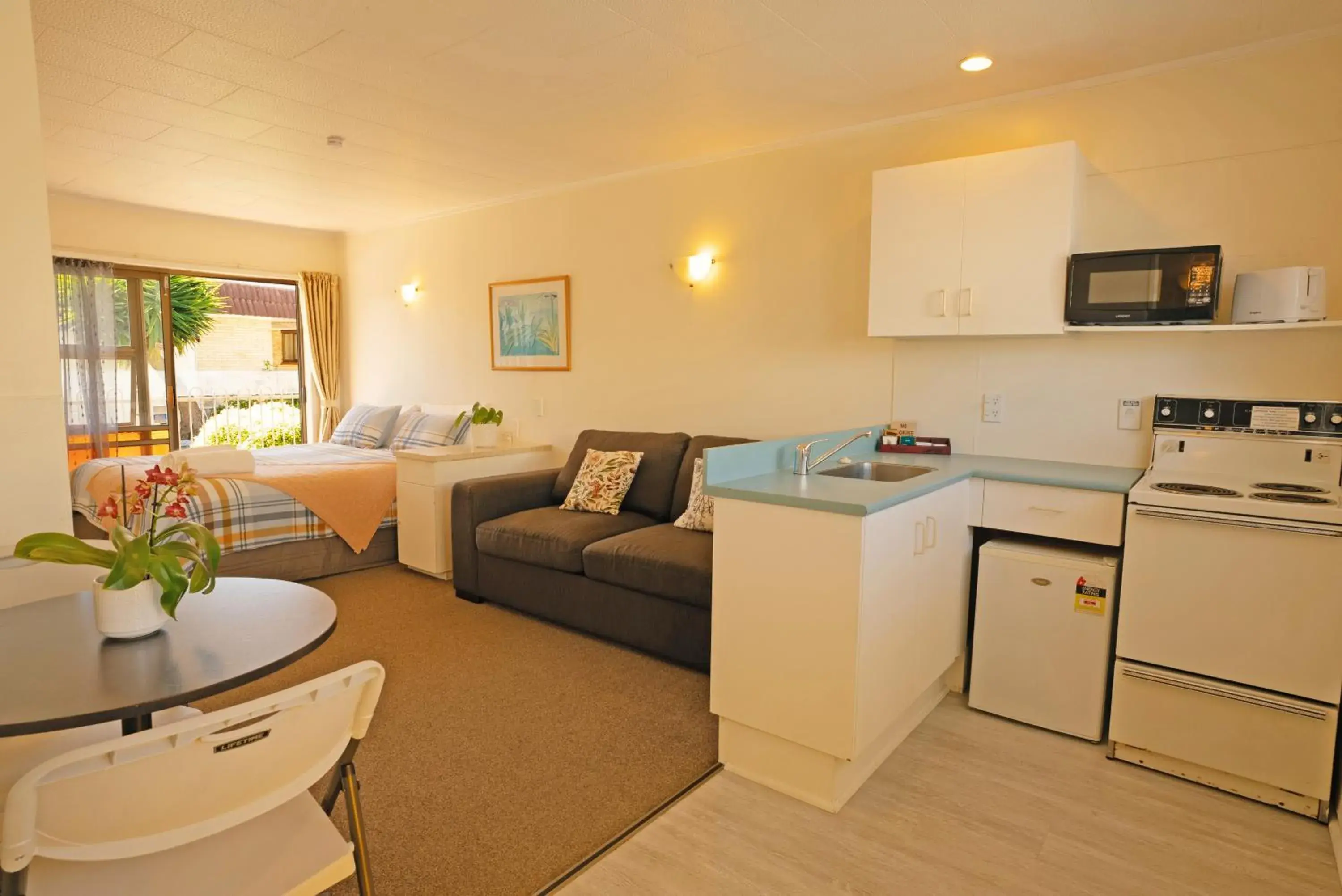 Deluxe Studio in Dukes Midway Lodge Deluxe Studio in Dukes Midway Lodge